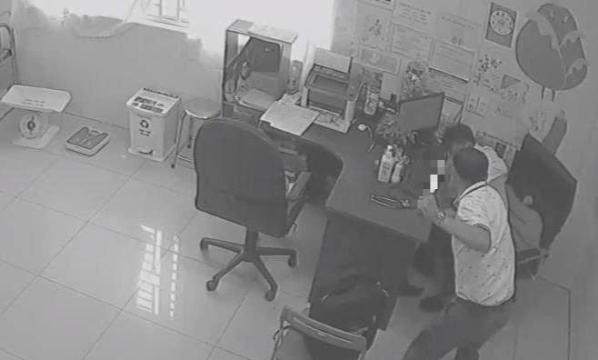Điều tra vụ một bác sĩ bị đồng nghiệp đâm trọng thương tại phòng khám- Ảnh 1. Điều tra vụ một bác sĩ bị đồng nghiệp đâm trọng thương tại phòng khám- Ảnh 1.