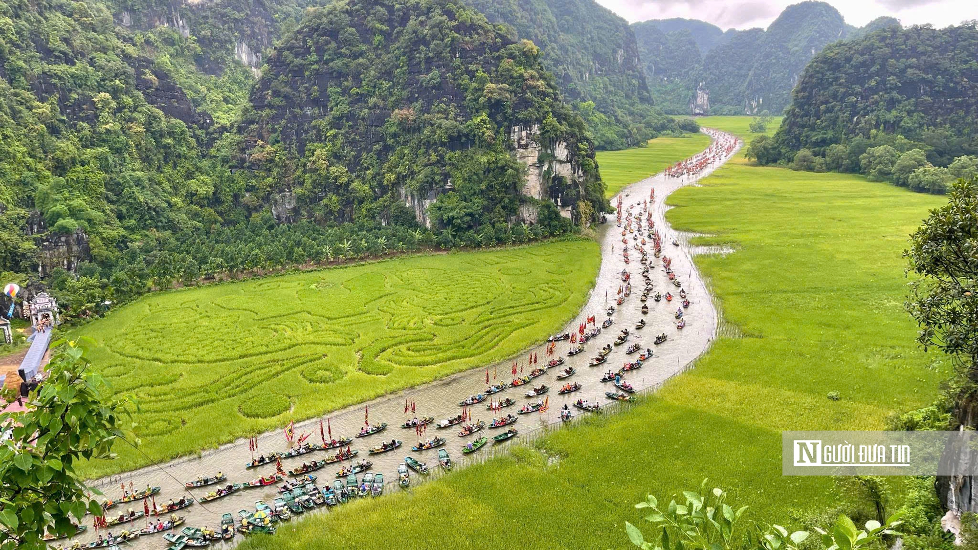 Những “cơ trưởng mặt nước” chở di sản bằng tình yêu quê hương- Ảnh 1. Những “cơ trưởng mặt nước” chở di sản bằng tình yêu quê hương- Ảnh 1.