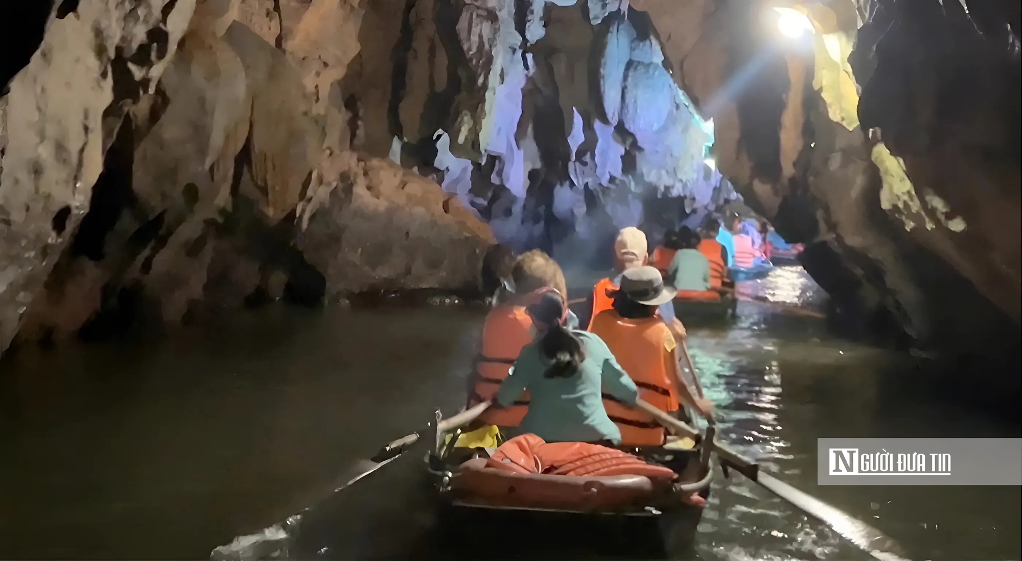 Những “cơ trưởng mặt nước” chở di sản bằng tình yêu quê hương- Ảnh 4. Những “cơ trưởng mặt nước” chở di sản bằng tình yêu quê hương- Ảnh 4.