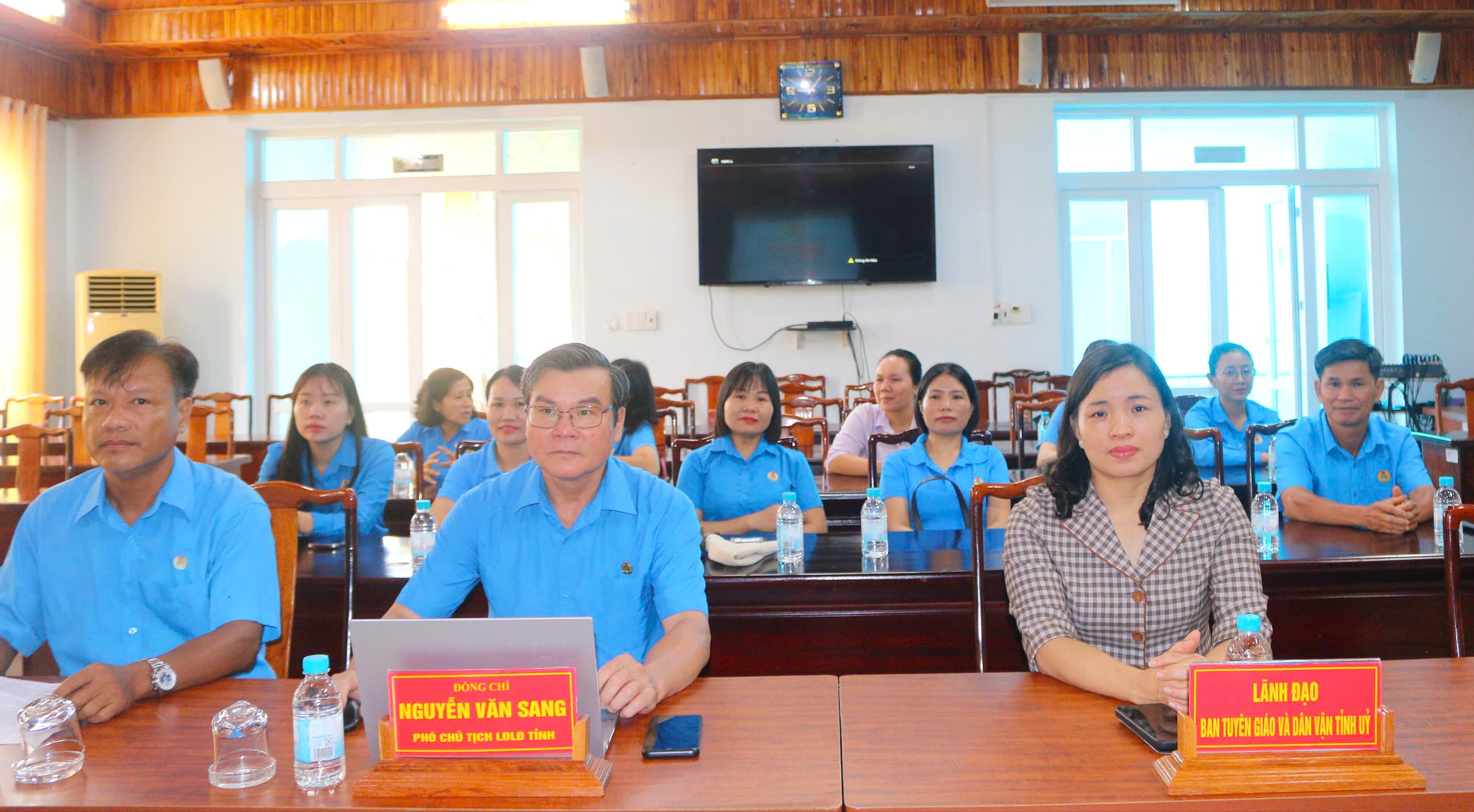 Công đoàn Bình Phước: Trao giải Cuộc thi trực tuyến tìm hiểu pháp luật về An toàn giao thông năm 2025- Ảnh 1. Công đoàn Bình Phước: Trao giải Cuộc thi trực tuyến tìm hiểu pháp luật về An toàn giao thông năm 2025- Ảnh 1.