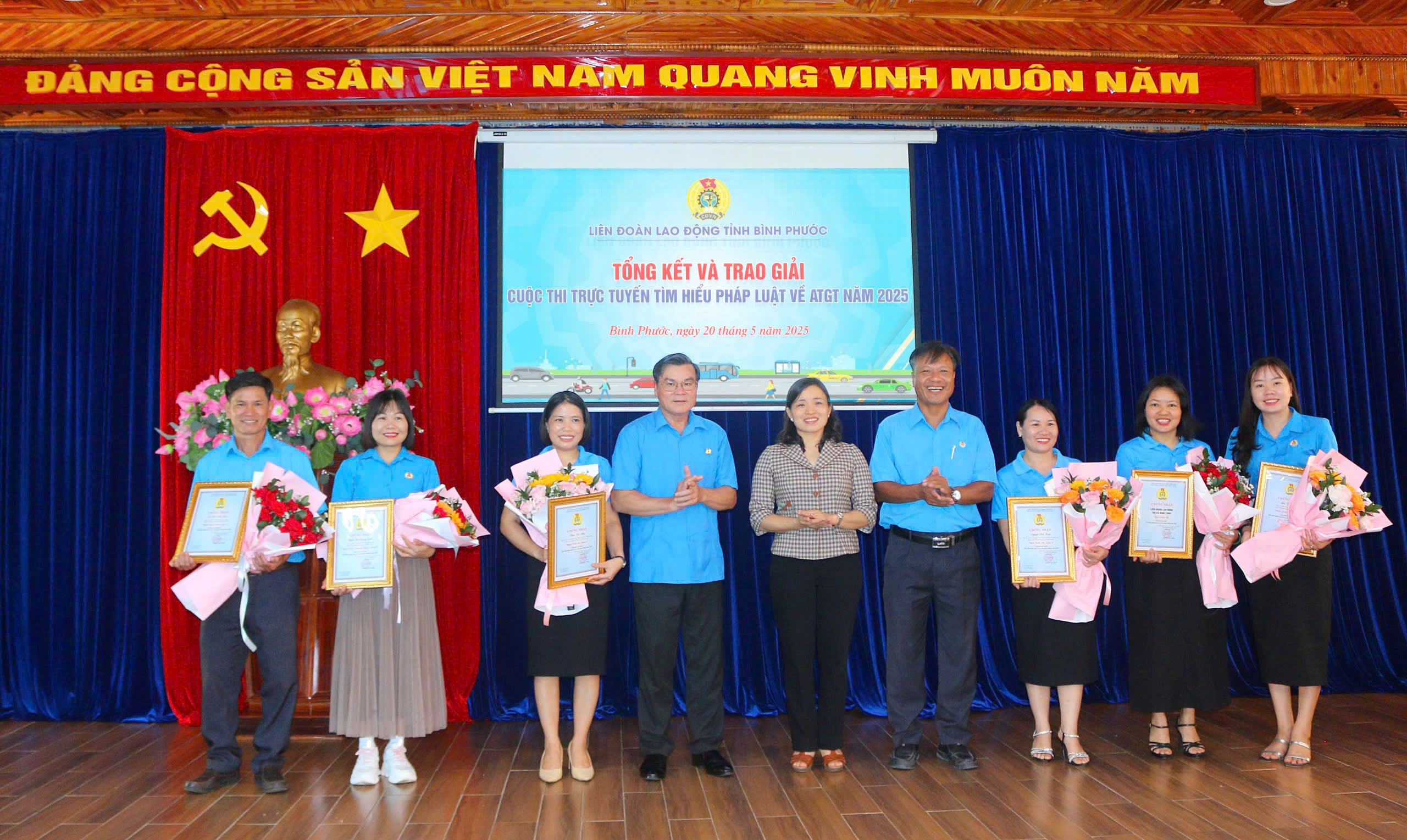 Công đoàn Bình Phước: Trao giải Cuộc thi trực tuyến tìm hiểu pháp luật về An toàn giao thông năm 2025- Ảnh 3. Công đoàn Bình Phước: Trao giải Cuộc thi trực tuyến tìm hiểu pháp luật về An toàn giao thông năm 2025- Ảnh 3.