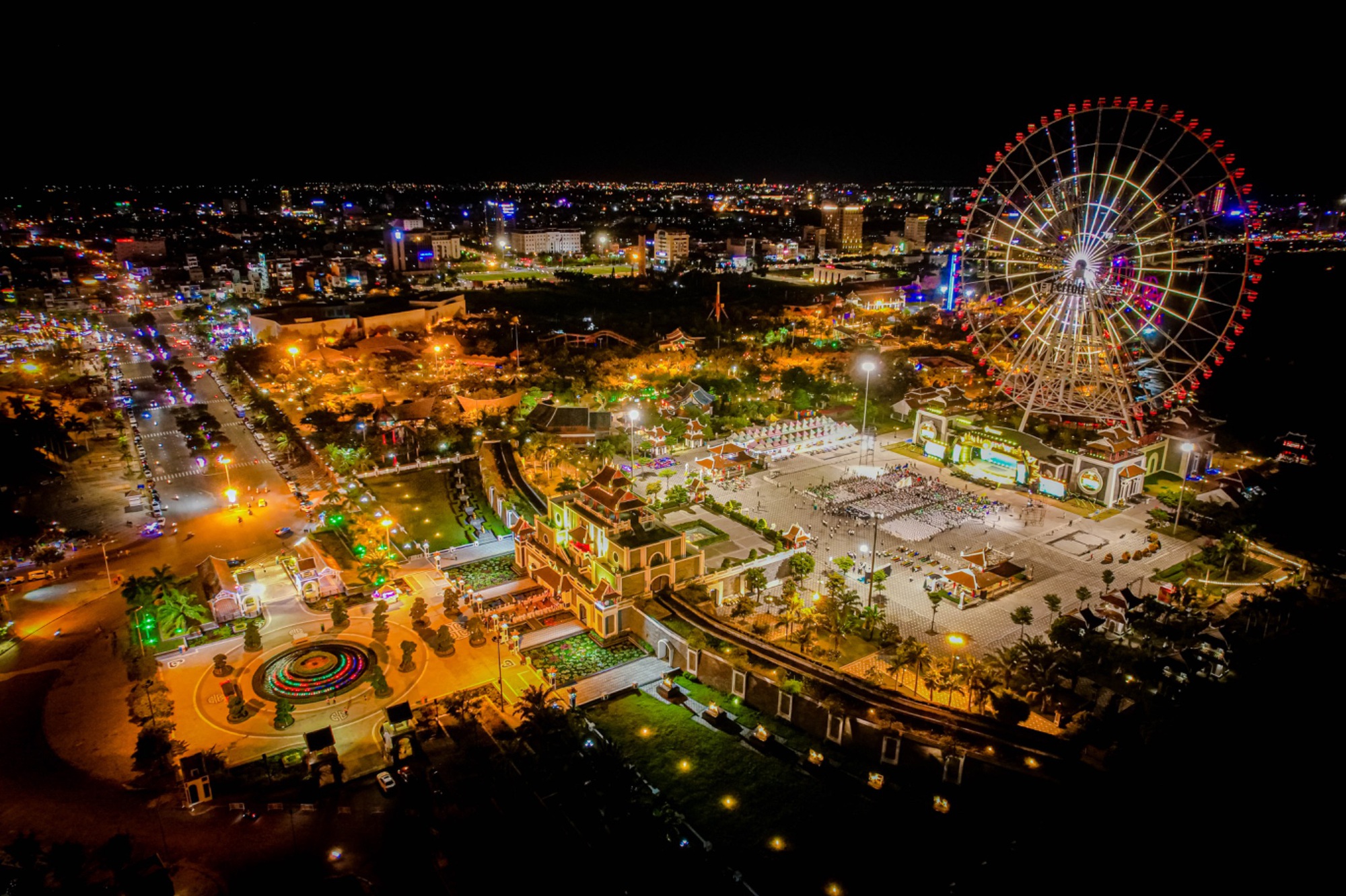 Da Nang Downtown tổ chức “tuần lễ vàng” mừng sinh nhật 1 tuổi- Ảnh 2. Da Nang Downtown tổ chức “tuần lễ vàng” mừng sinh nhật 1 tuổi- Ảnh 2.