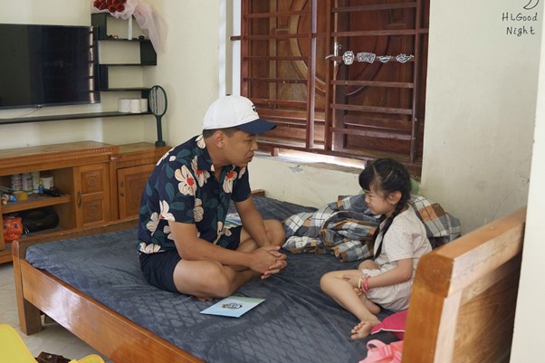 Nam ca sĩ Phan Đinh Tùng vượt qua thử thách "hát để được mua mực nợ", Trung Ruồi cầu cứu vợ- Ảnh 3. Nam ca sĩ Phan Đinh Tùng vượt qua thử thách "hát để được mua mực nợ", Trung Ruồi cầu cứu vợ- Ảnh 3.