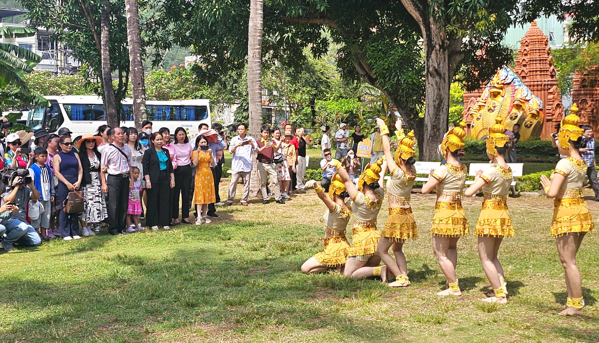 "Về miền đất võ" - chuyến tàu du lịch độc đáo tại Bình Định chính thức ra mắt- Ảnh 2.