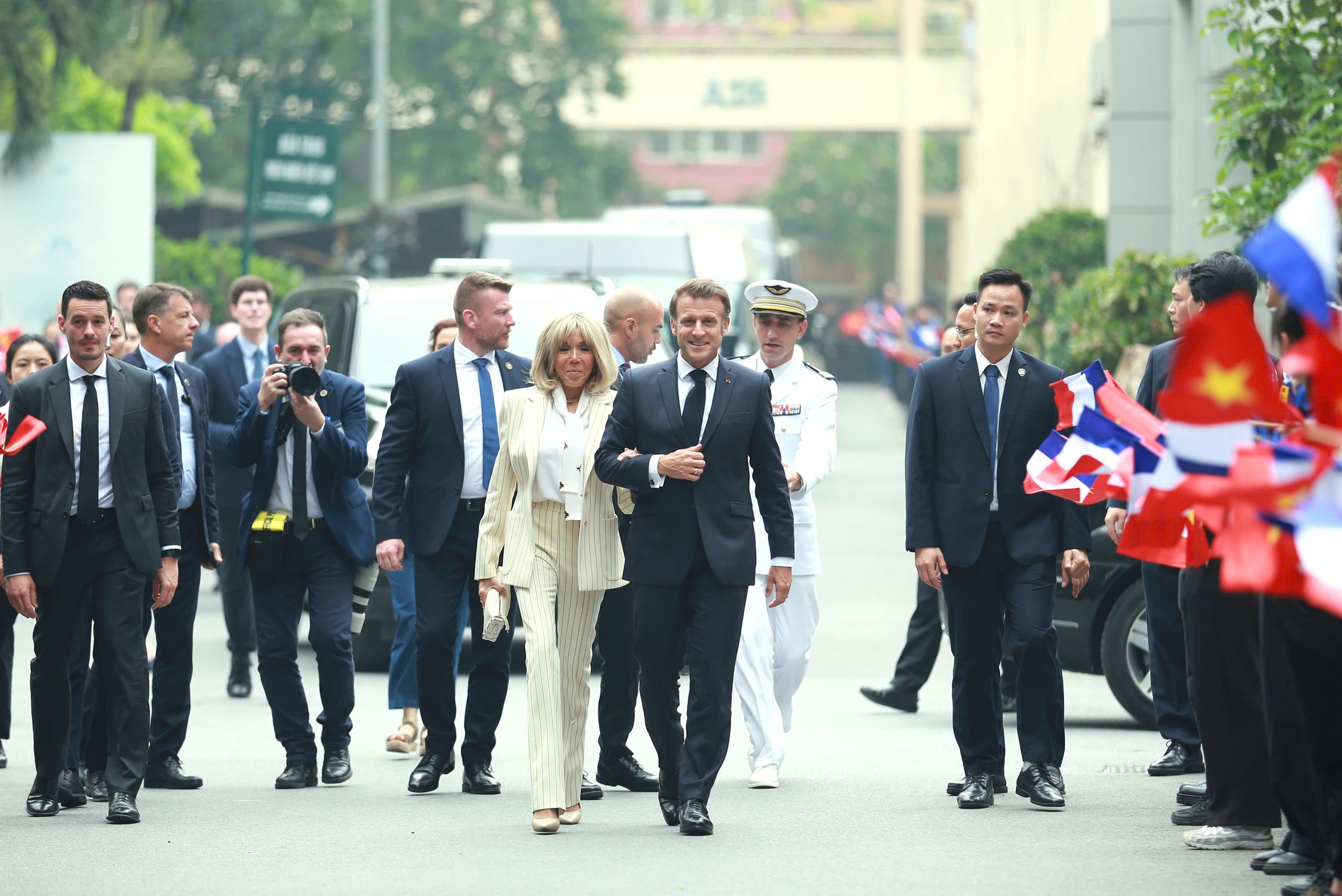 Tổng thống Pháp Macron giao lưu với sinh viên Việt Nam- Ảnh 1. Tổng thống Pháp Macron giao lưu với sinh viên Việt Nam- Ảnh 1.