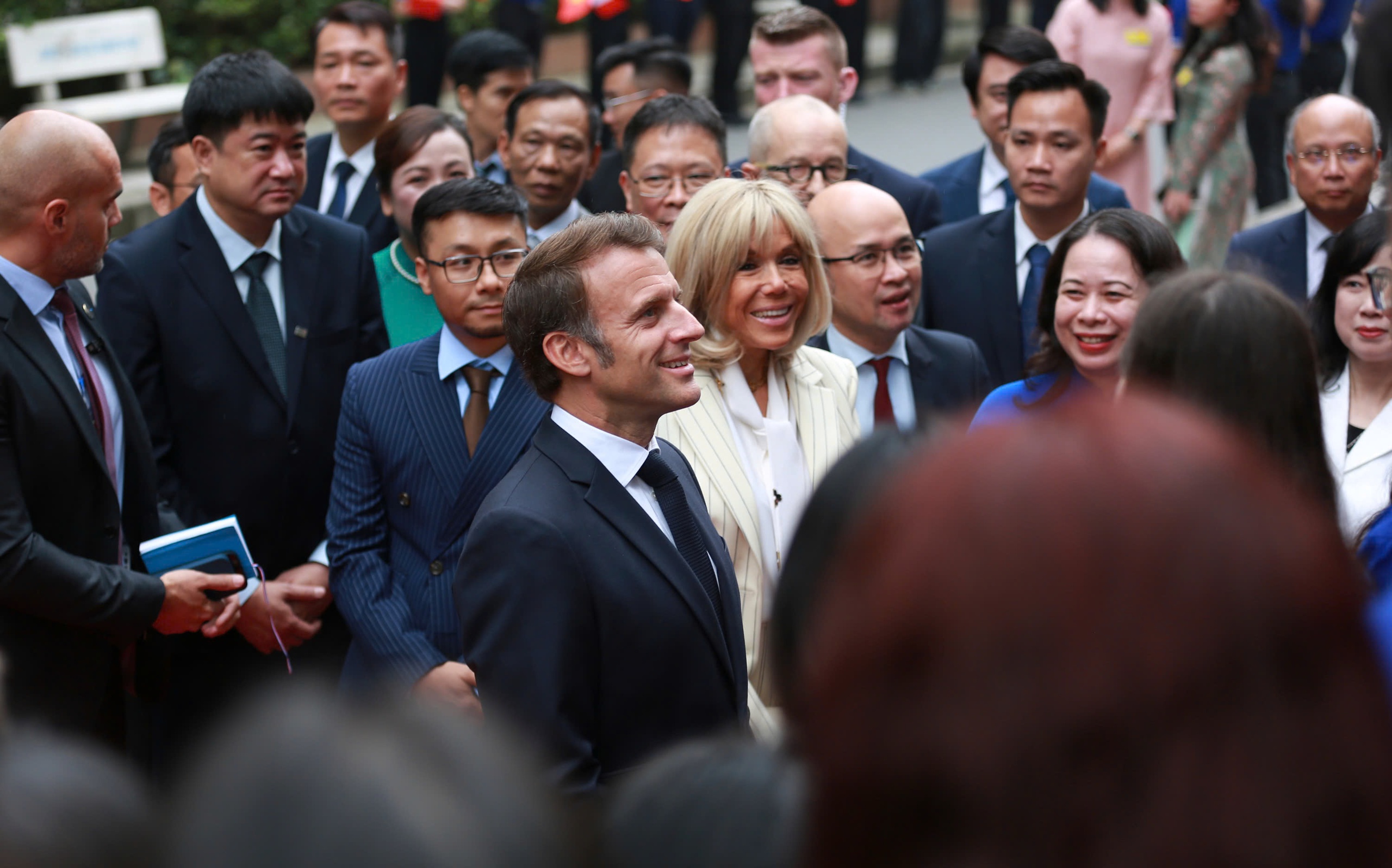 Tổng thống Pháp Macron giao lưu với sinh viên Việt Nam- Ảnh 2. Tổng thống Pháp Macron giao lưu với sinh viên Việt Nam- Ảnh 2.