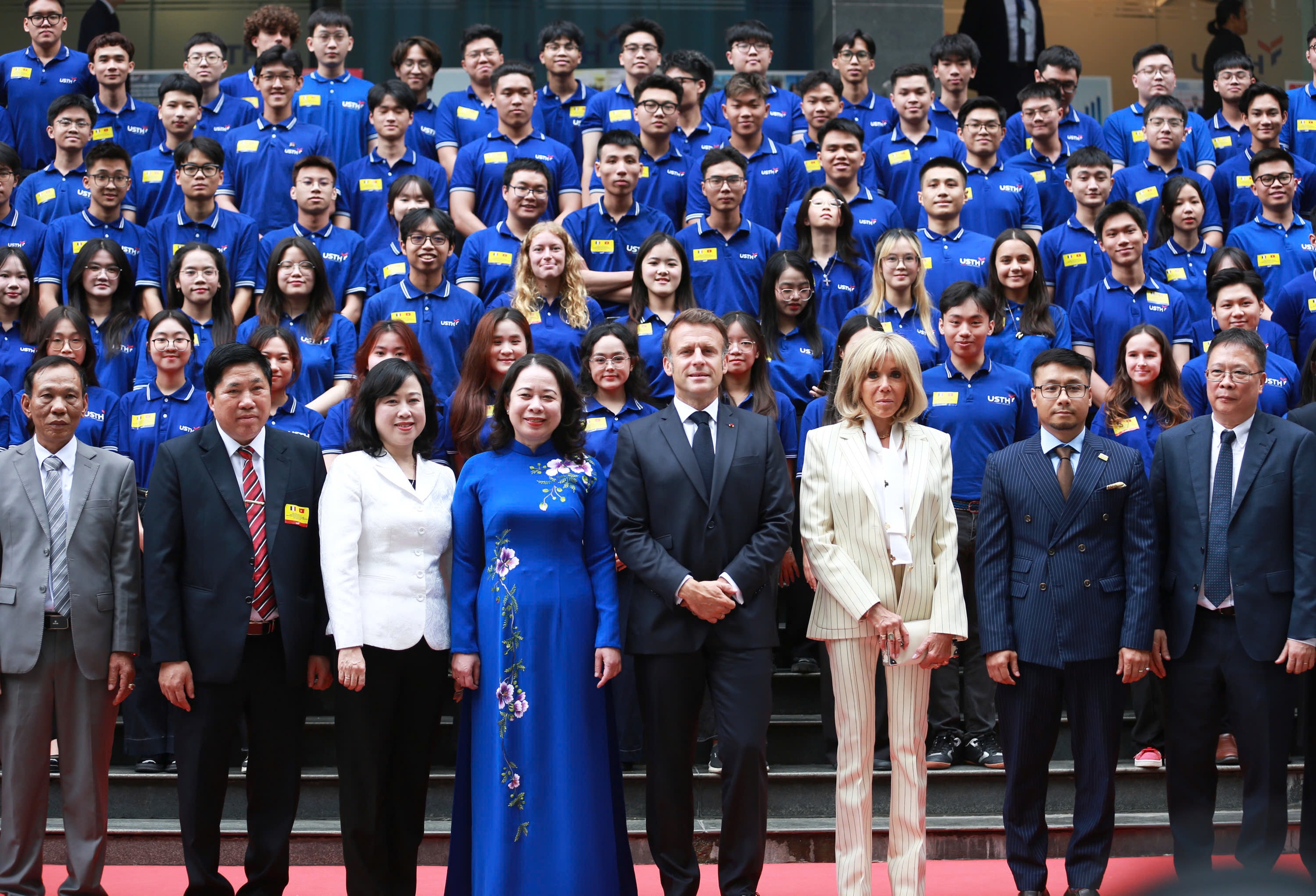 Tổng thống Pháp Macron giao lưu với sinh viên Việt Nam- Ảnh 3. Tổng thống Pháp Macron giao lưu với sinh viên Việt Nam- Ảnh 3.