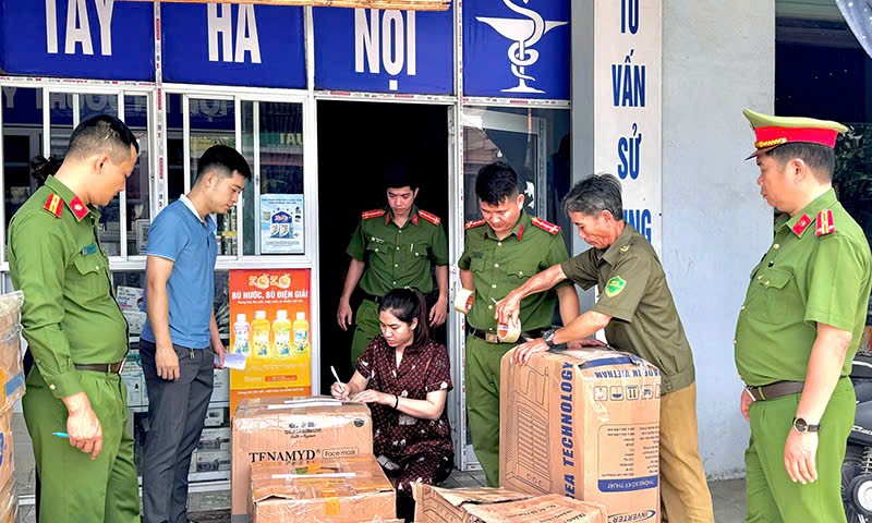 Phát hiện 100 loại thuốc tây không nguồn gốc trong cơ sở kinh doanh không phép- Ảnh 1. Phát hiện 100 loại thuốc tây không nguồn gốc trong cơ sở kinh doanh không phép- Ảnh 1.