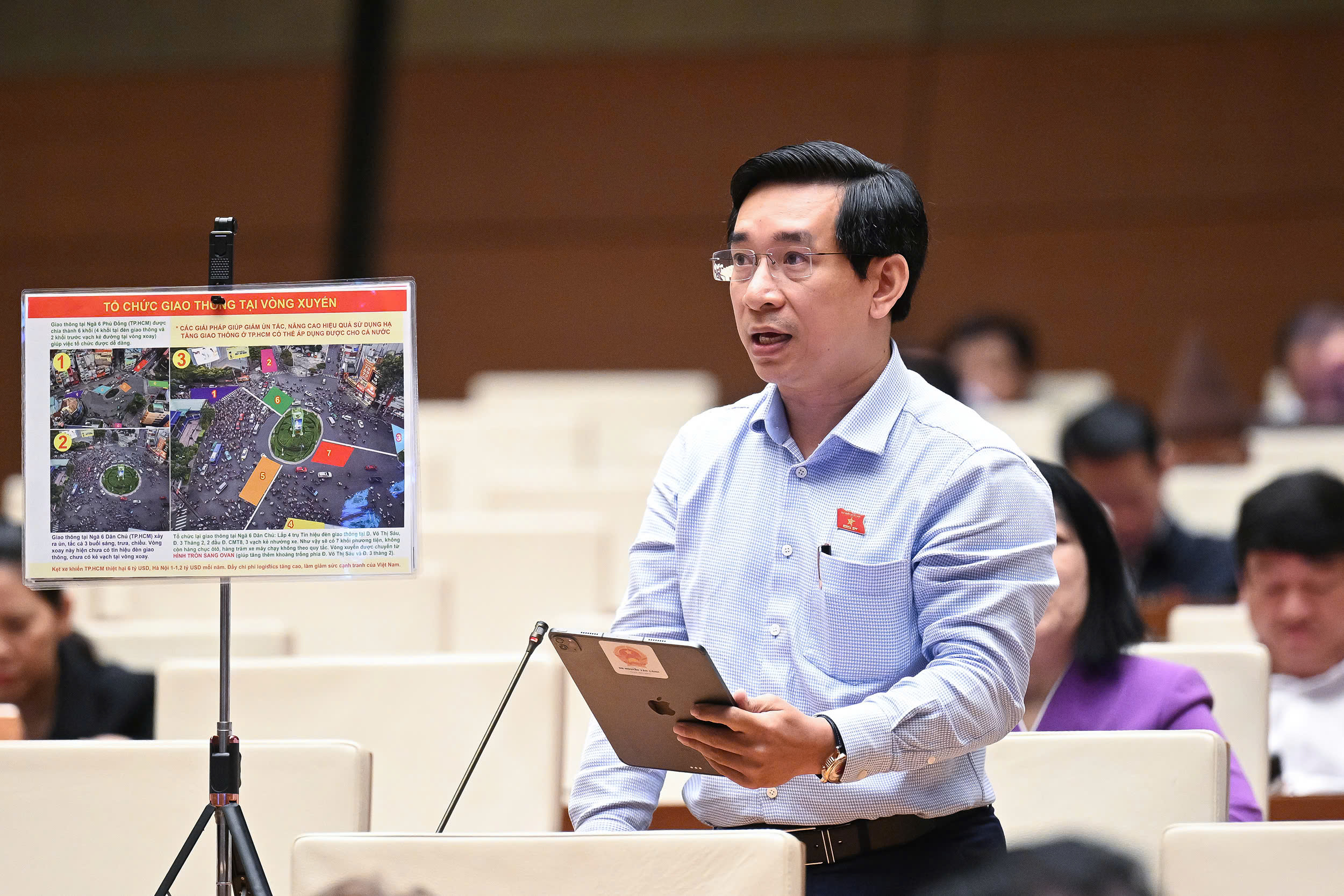 "Hiến kế" tổ chức các khối xe ra vào vòng xoay giảm ùn tắc giao thông, tránh lãng phí- Ảnh 1.