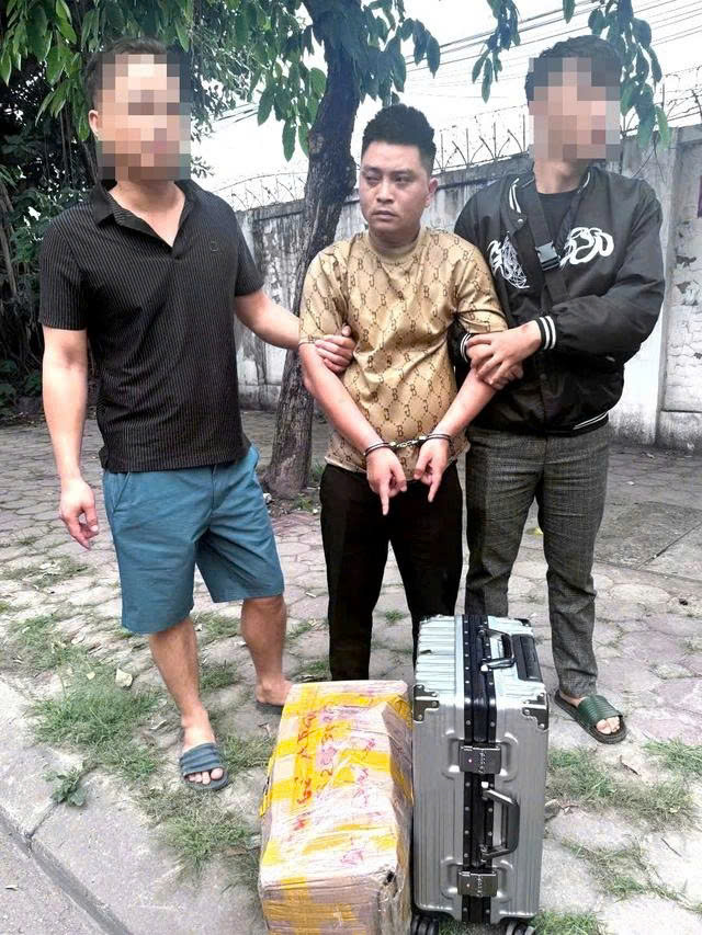 Triệt phá đường dây ma túy xuyên quốc gia, thu giữ hơn 20kg "hàng trắng"- Ảnh 1. Triệt phá đường dây ma túy xuyên quốc gia, thu giữ hơn 20kg "hàng trắng"- Ảnh 1.