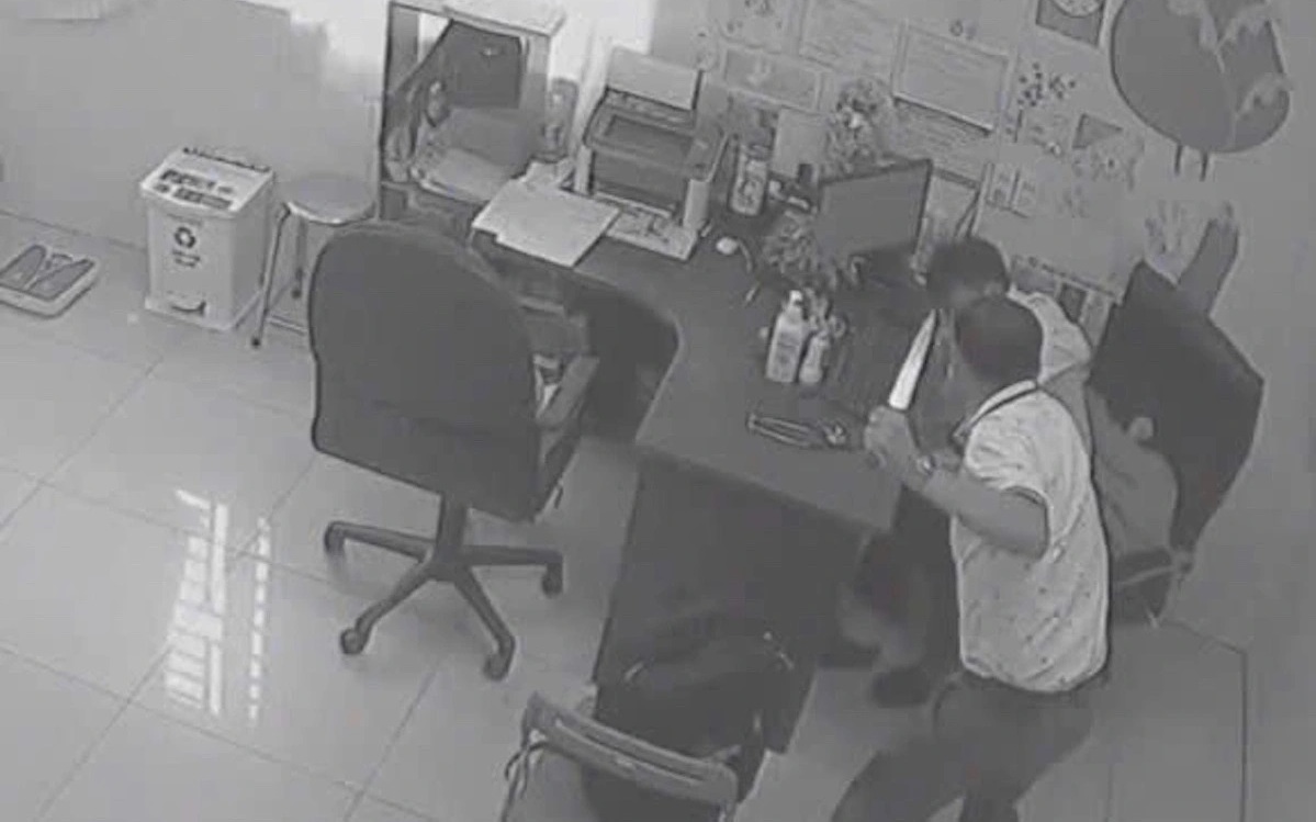 Tạm giữ bác sĩ đâm đồng nghiệp vì mâu thuẫn cá nhân