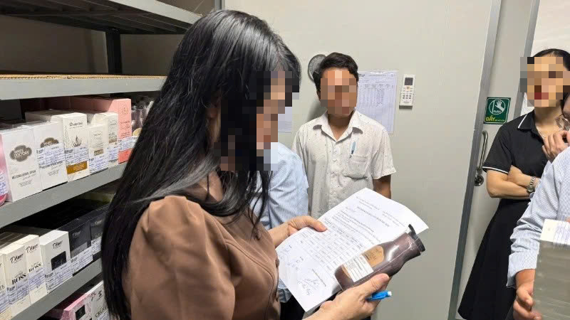 Nhà máy sản xuất mỹ phẩm cho Đoàn Di Băng bị thu hồi Giấy chứng nhận “Thực hành tốt sản xuất mỹ phẩm”- Ảnh 1. Nhà máy sản xuất mỹ phẩm cho Đoàn Di Băng bị thu hồi Giấy chứng nhận “Thực hành tốt sản xuất mỹ phẩm”- Ảnh 1.
