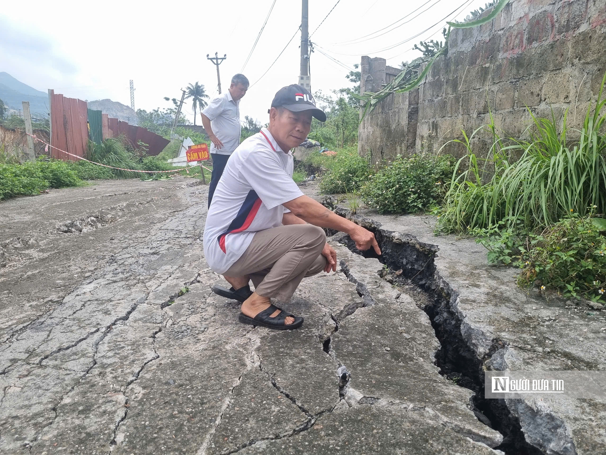 Quảng Ninh: Xuất hiện những vết nứt, gãy tại khu vực dân cư- Ảnh 4. Quảng Ninh: Xuất hiện những vết nứt, gãy tại khu vực dân cư- Ảnh 4.