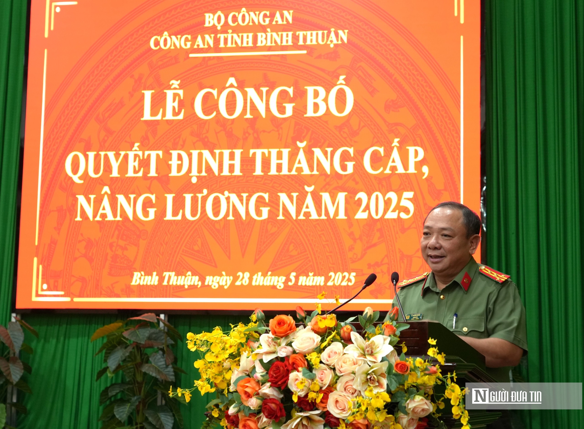 Hơn 690 cán bộ, chiến sĩ Công an Bình Thuận được thăng cấp bậc hàm và nâng bậc lương- Ảnh 3. Hơn 690 cán bộ, chiến sĩ Công an Bình Thuận được thăng cấp bậc hàm và nâng bậc lương- Ảnh 3.