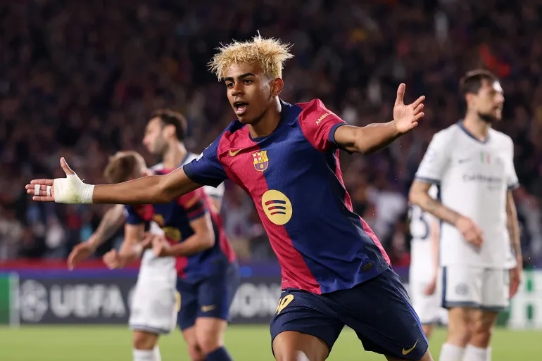 Lamine Yamal đã chính thức gia hạn hợp đồng với Barcelona thêm 6 năm. (Ảnh: Getty Images) Lamine Yamal đã chính thức gia hạn hợp đồng với Barcelona thêm 6 năm. (Ảnh: Getty Images)