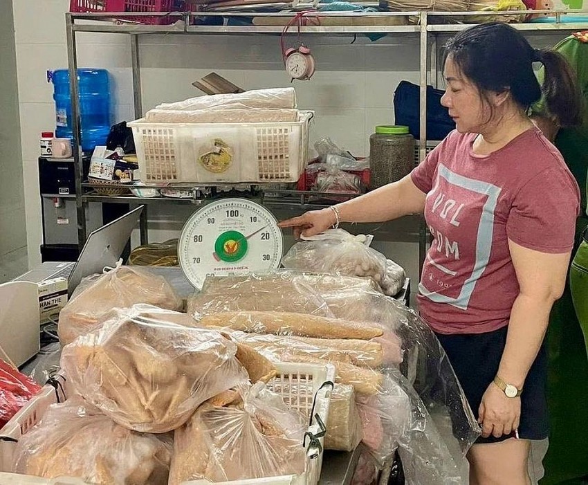 Tuyên Quang: Cơ sở sản xuất giò chả sử dụng chất cấm bị công an "sờ gáy"- Ảnh 1. Tuyên Quang: Cơ sở sản xuất giò chả sử dụng chất cấm bị công an "sờ gáy"- Ảnh 1.