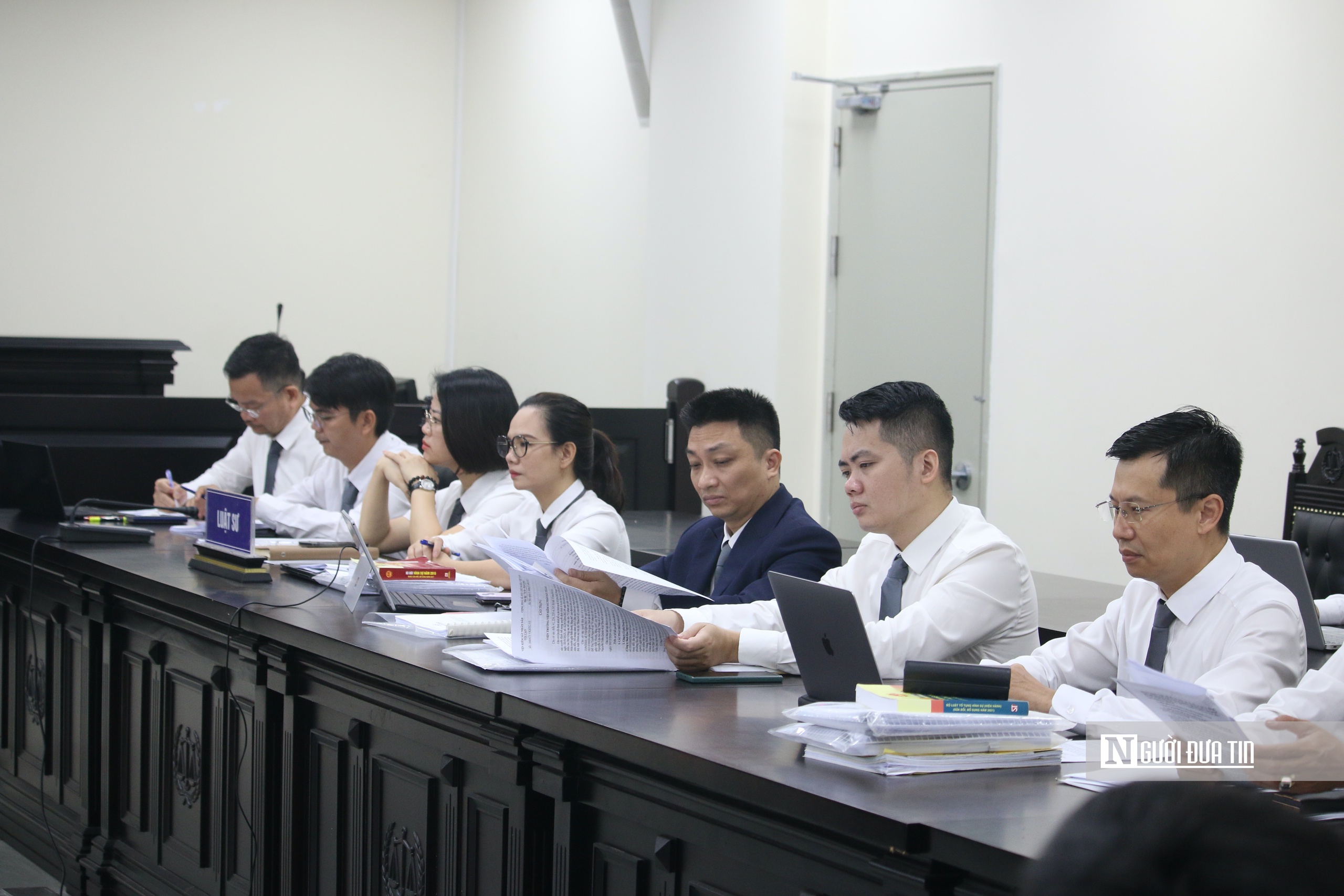 Cựu Vụ phó Bộ Công Thương bị xét xử trong vụ "vòi tiền mua biệt thự"- Ảnh 4. Cựu Vụ phó Bộ Công Thương bị xét xử trong vụ "vòi tiền mua biệt thự"- Ảnh 4.