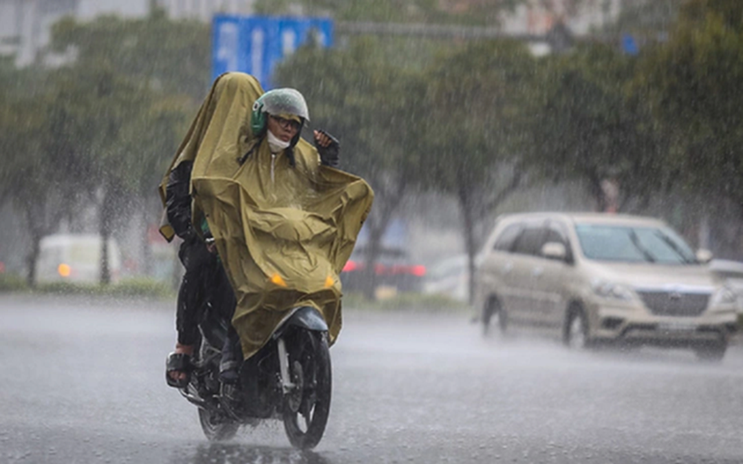 Miền Bắc lại sắp hứng thêm đợt mưa to, chiều nay tâm điểm dồn dập nơi nào?- Ảnh 1.