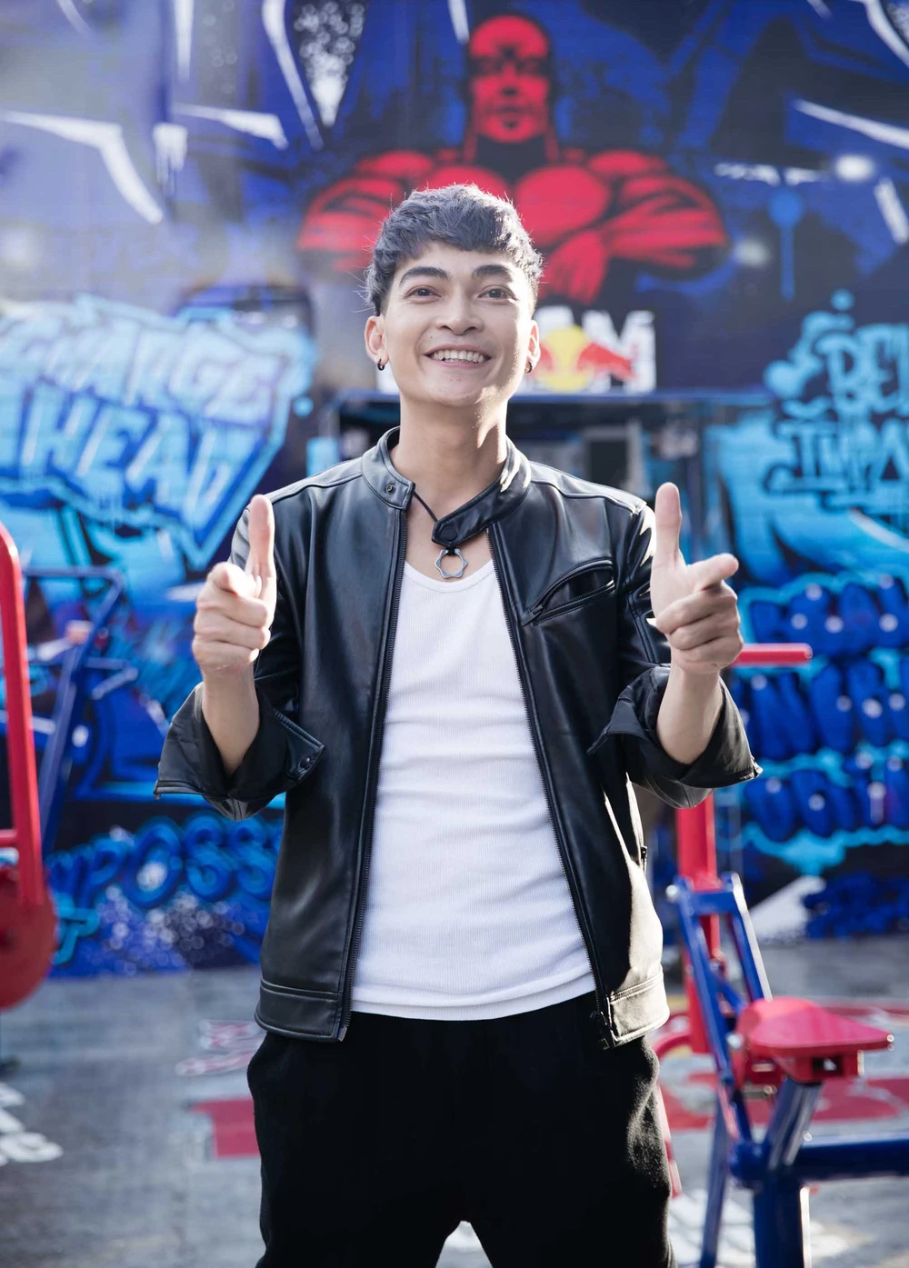Cuộc sống bí ẩn của nam nghệ sĩ là đại gia ngầm: Lần duy nhất công khai vợ là đám cưới, có con gái 4 tuổi- Ảnh 1. Cuộc sống bí ẩn của nam nghệ sĩ là đại gia ngầm: Lần duy nhất công khai vợ là đám cưới, có con gái 4 tuổi- Ảnh 1.