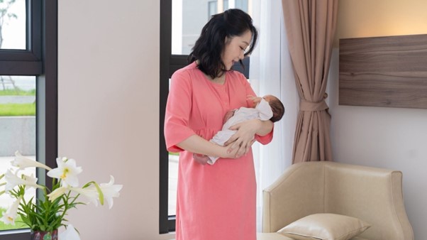 "BTV trẻ nhất Thời sự 19h" xuất hiện xinh đẹp sau sinh con- Ảnh 2. "BTV trẻ nhất Thời sự 19h" xuất hiện xinh đẹp sau sinh con- Ảnh 2.