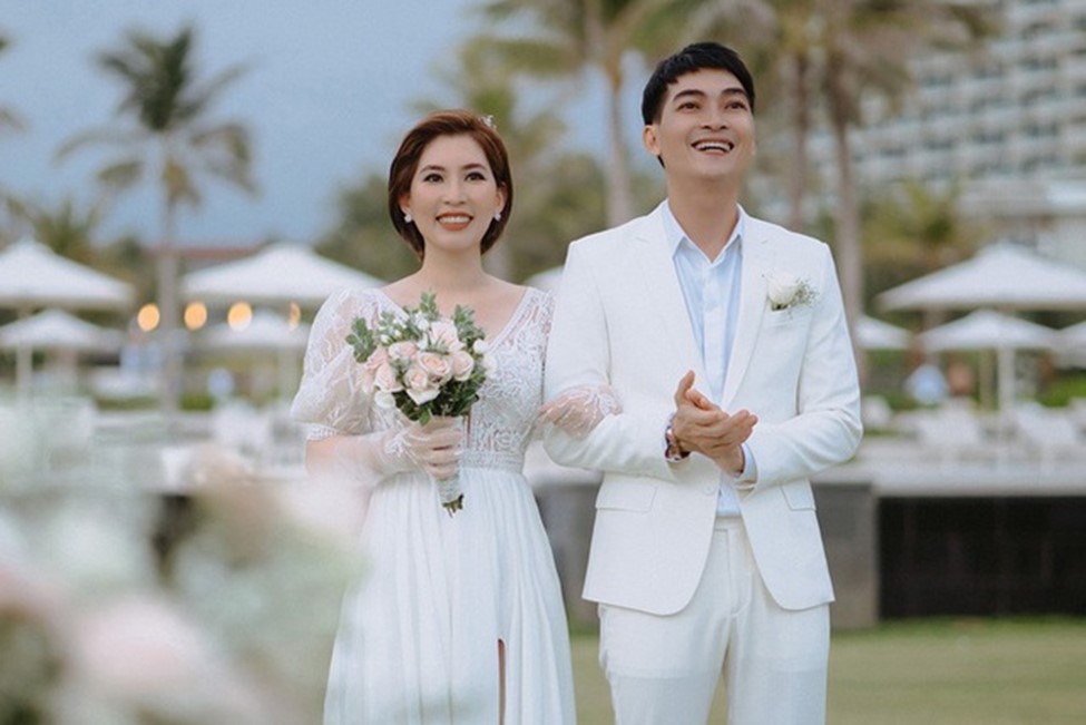 Cuộc sống bí ẩn của nam nghệ sĩ là đại gia ngầm: Lần duy nhất công khai vợ là đám cưới, có con gái 4 tuổi- Ảnh 4. Cuộc sống bí ẩn của nam nghệ sĩ là đại gia ngầm: Lần duy nhất công khai vợ là đám cưới, có con gái 4 tuổi- Ảnh 4.