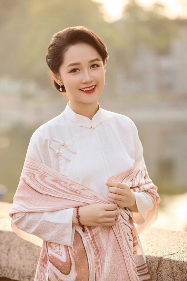"BTV trẻ nhất Thời sự 19h" xuất hiện xinh đẹp sau sinh con- Ảnh 7. "BTV trẻ nhất Thời sự 19h" xuất hiện xinh đẹp sau sinh con- Ảnh 7.