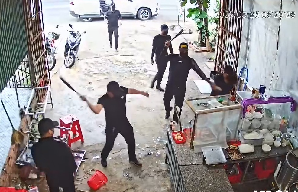 Bắt 5 đối tượng còn lại trong vụ nhóm người mặc đồ đen vào quán phở đập phá- Ảnh 1. Bắt 5 đối tượng còn lại trong vụ nhóm người mặc đồ đen vào quán phở đập phá- Ảnh 1.