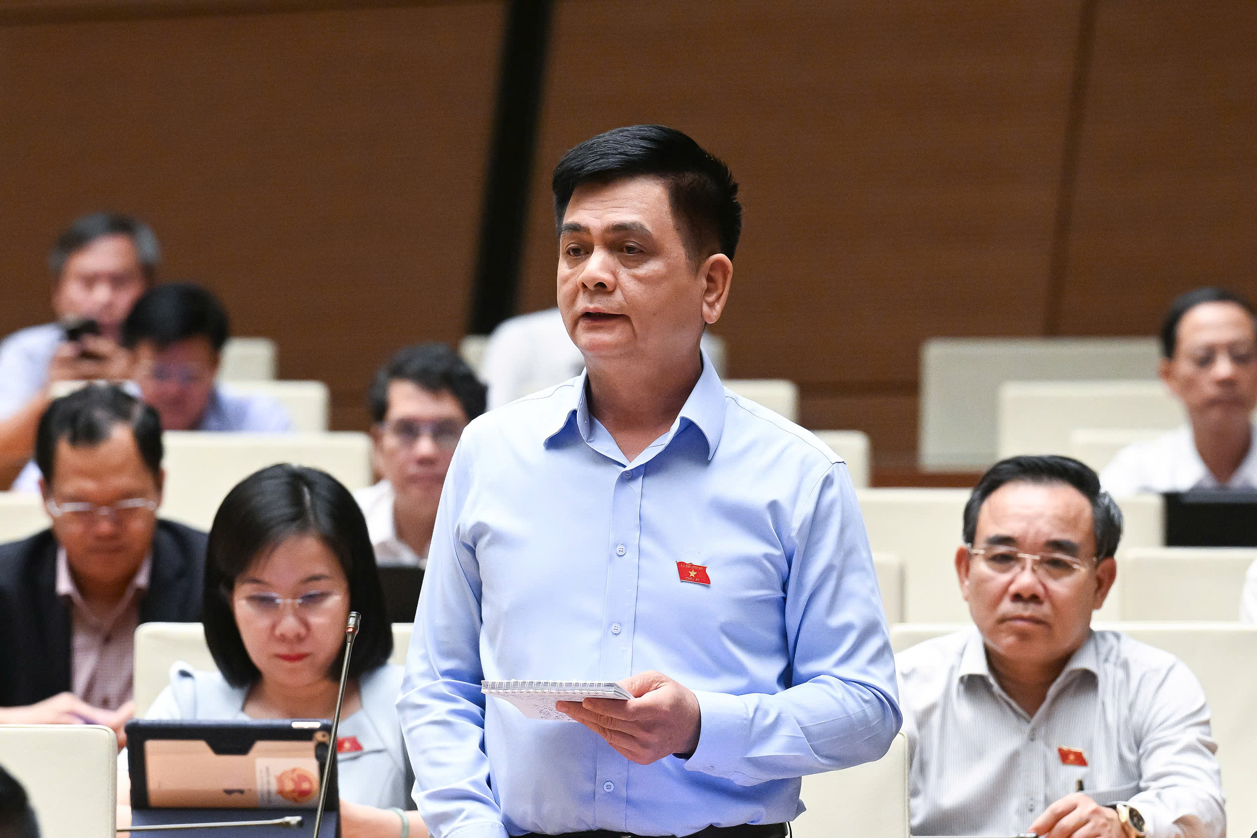 Người nước ngoài muốn nhập tịch, sao bắt họ phải dùng tên tiếng Việt?- Ảnh 1. Người nước ngoài muốn nhập tịch, sao bắt họ phải dùng tên tiếng Việt?- Ảnh 1.
