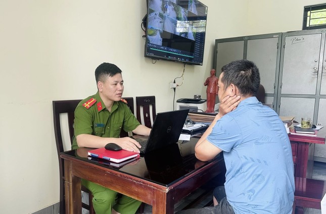 Vụ nữ chủ tiệm cắt tóc bị tấn công khiến bị thương: Lộ diện hung thủ gây án- Ảnh 1. Vụ nữ chủ tiệm cắt tóc bị tấn công khiến bị thương: Lộ diện hung thủ gây án- Ảnh 1.