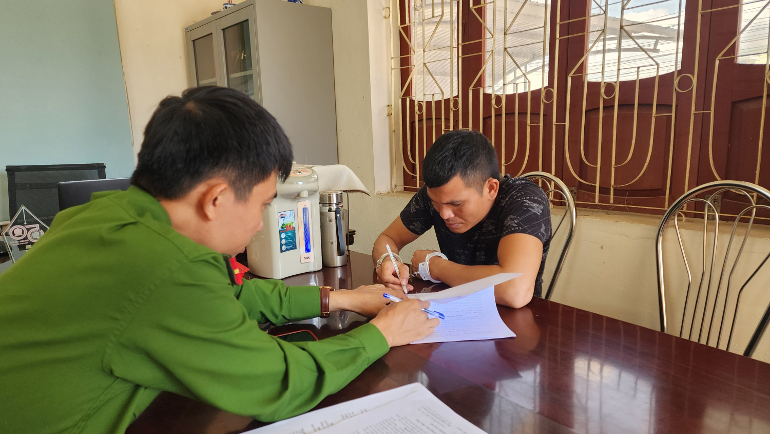 Khởi tố tài xế dùng ma tuý, thách thức lực lượng CSGT ở Quảng Trị- Ảnh 1. Khởi tố tài xế dùng ma tuý, thách thức lực lượng CSGT ở Quảng Trị- Ảnh 1.