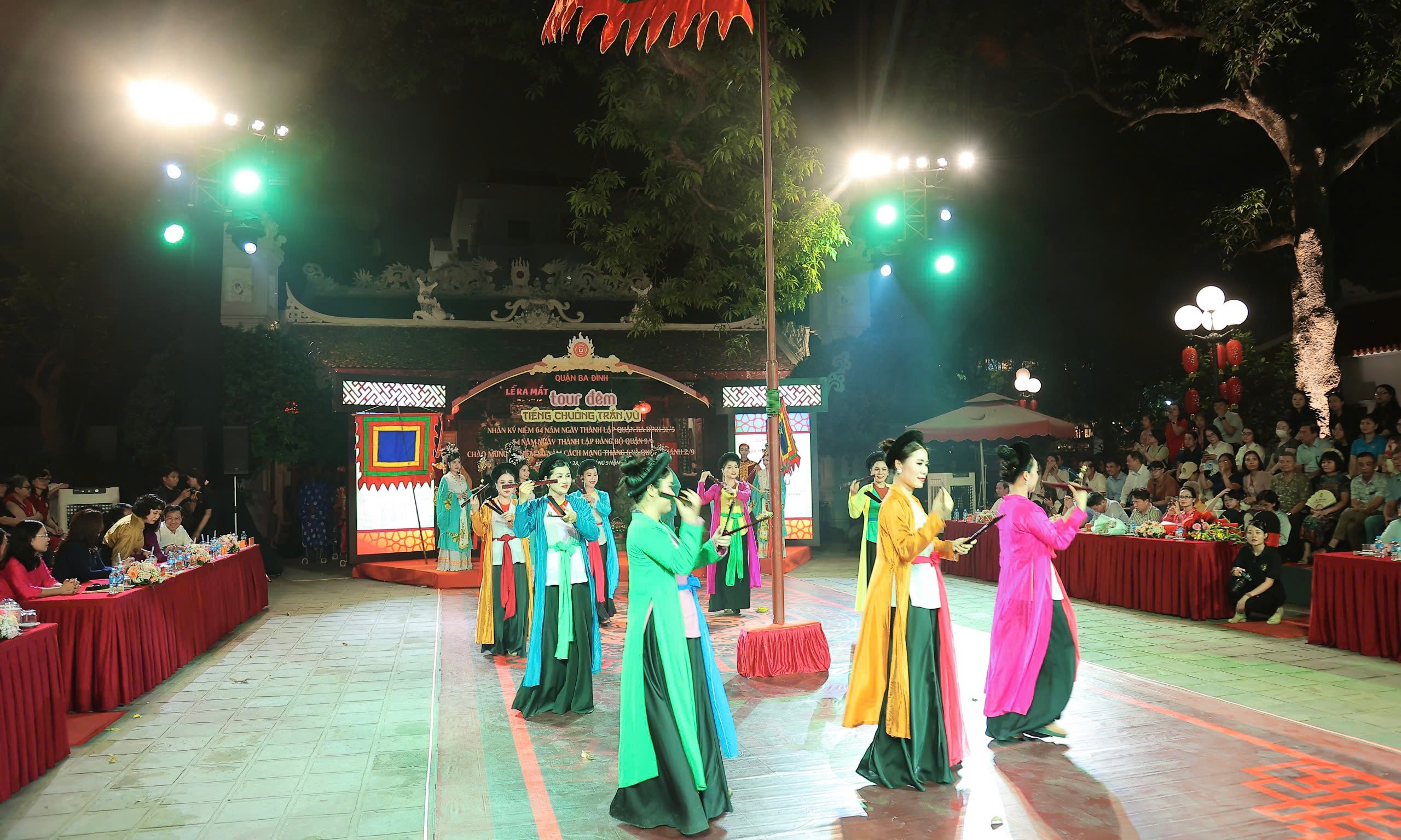 Tour đêm thứ 5 của Hà Nội: Hành trình khám phá linh hồn Thăng Long cổ kính- Ảnh 1. Tour đêm thứ 5 của Hà Nội: Hành trình khám phá linh hồn Thăng Long cổ kính- Ảnh 1.