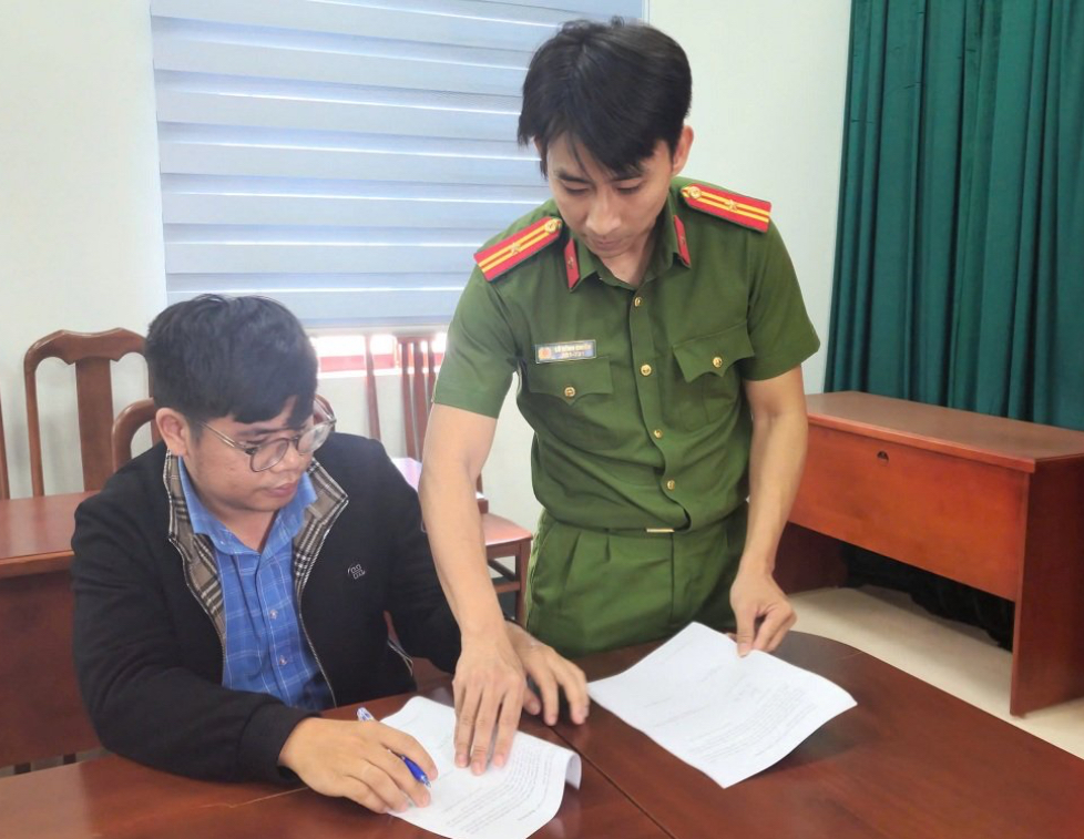 Gia Lai: Bắt giữ nhiều cán bộ tiếp tay buôn bán hóa đơn, nhận hối lộ- Ảnh 1. Gia Lai: Bắt giữ nhiều cán bộ tiếp tay buôn bán hóa đơn, nhận hối lộ- Ảnh 1.