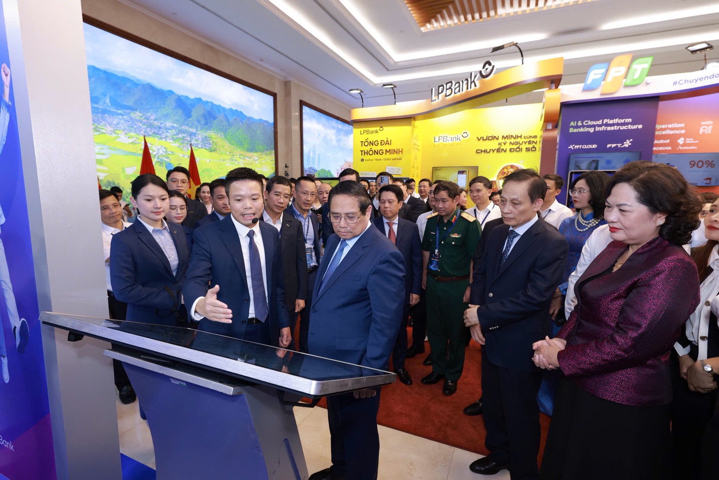 MB tăng cường chuyển đổi số tài chính doanh nghiệp toàn diện và không giới hạn- Ảnh 2. MB tăng cường chuyển đổi số tài chính doanh nghiệp toàn diện và không giới hạn- Ảnh 2.