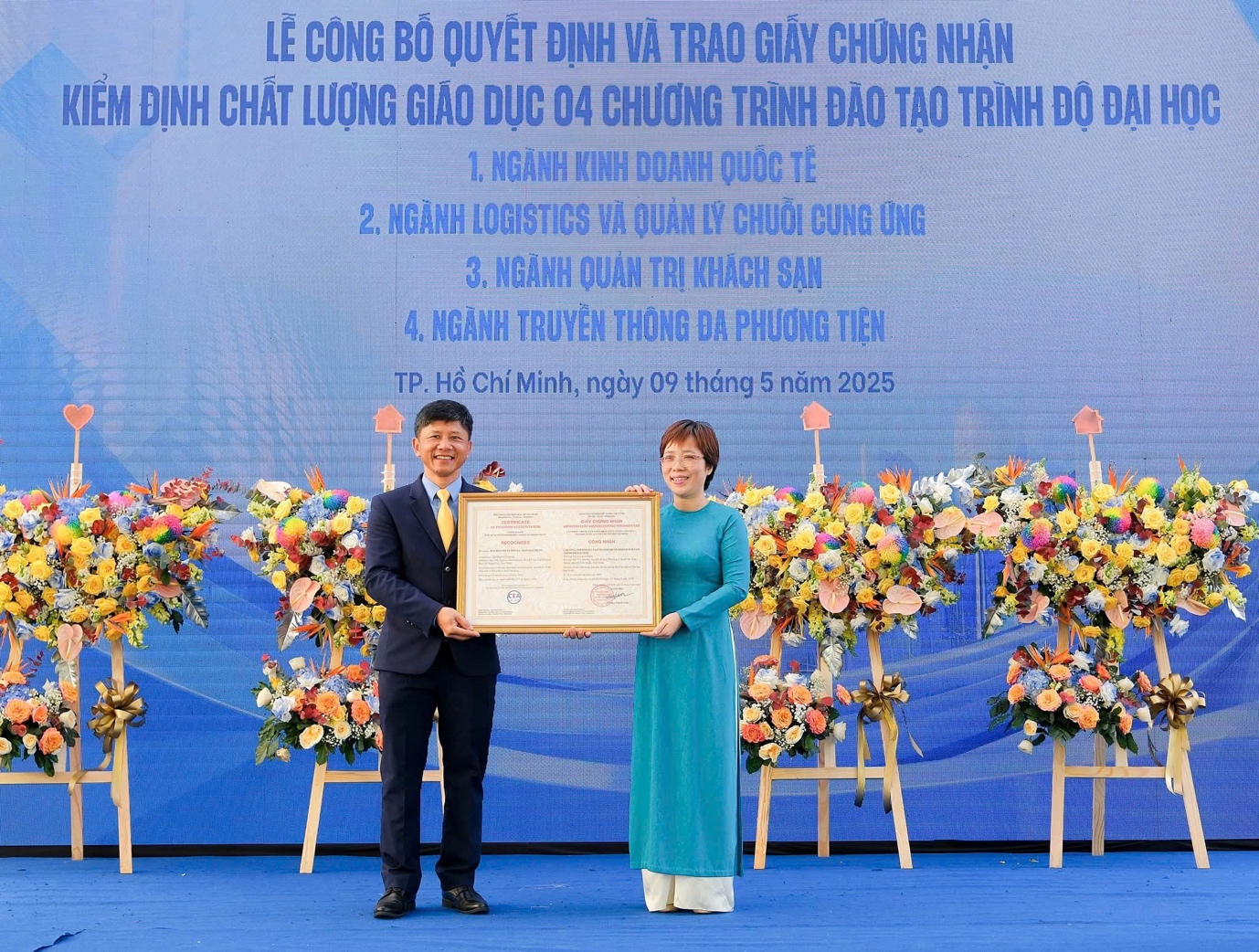 Từ giảng đường đến thực chiến: Ezfolio hỗ trợ sinh viên ngành Quản trị khách sạn như thế nào?
- Ảnh 3. Từ giảng đường đến thực chiến: Ezfolio hỗ trợ sinh viên ngành Quản trị khách sạn như thế nào?
- Ảnh 3.