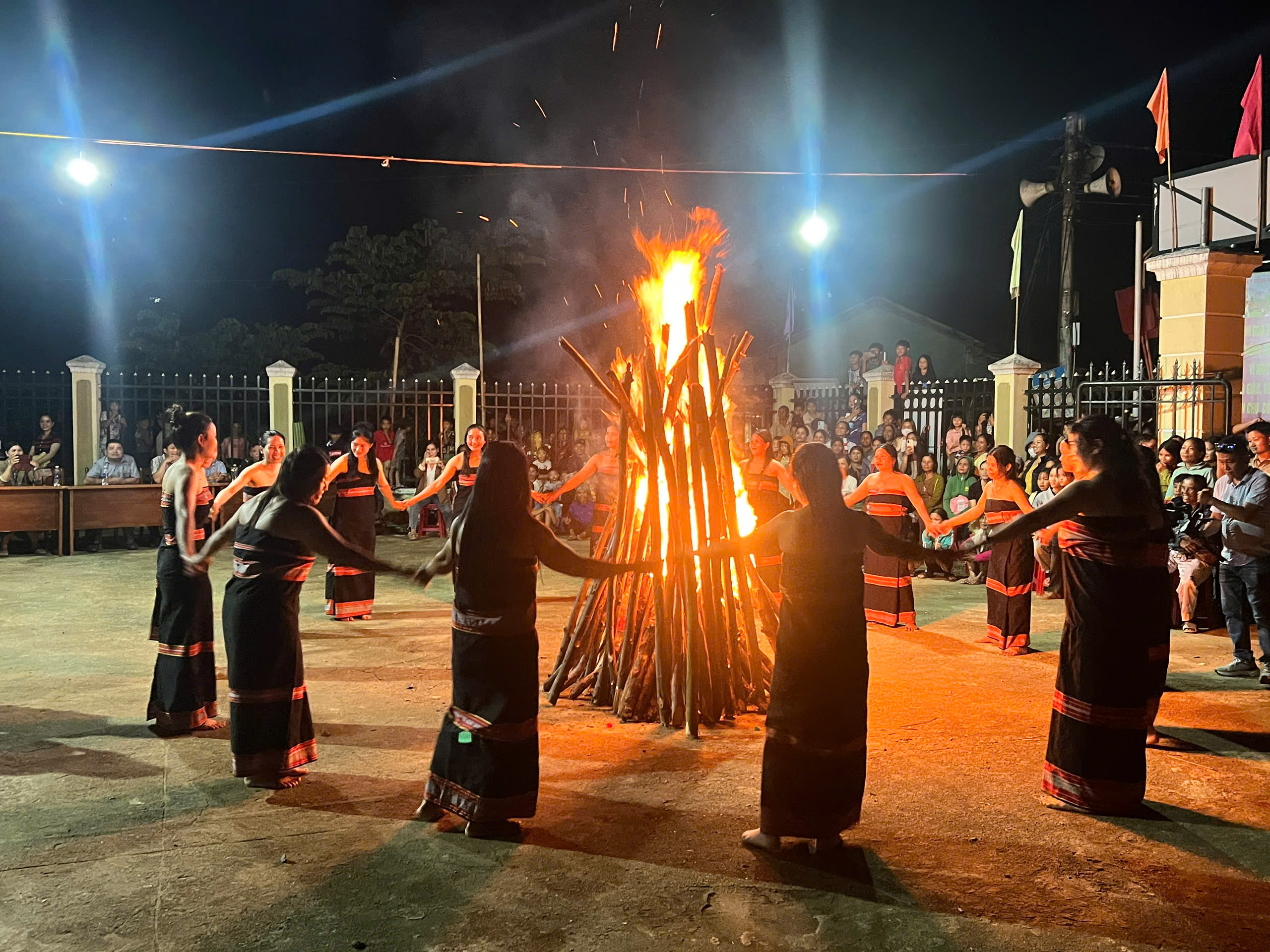 Báo chí sát cánh cùng đồng bào vùng biên giảm nghèo, phát triển kinh tế- Ảnh 4. Báo chí sát cánh cùng đồng bào vùng biên giảm nghèo, phát triển kinh tế- Ảnh 4.