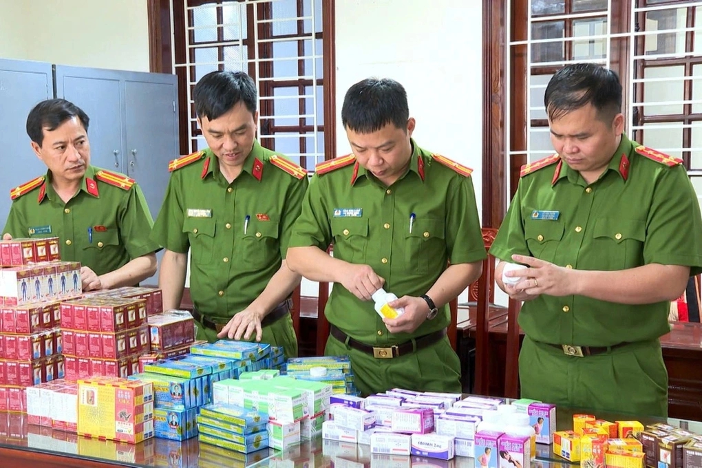 Thủ tướng yêu cầu xử lý nghiêm hoạt động sản xuất, buôn bán thuốc chữa bệnh giả, sữa giả- Ảnh 1. Thủ tướng yêu cầu xử lý nghiêm hoạt động sản xuất, buôn bán thuốc chữa bệnh giả, sữa giả- Ảnh 1.