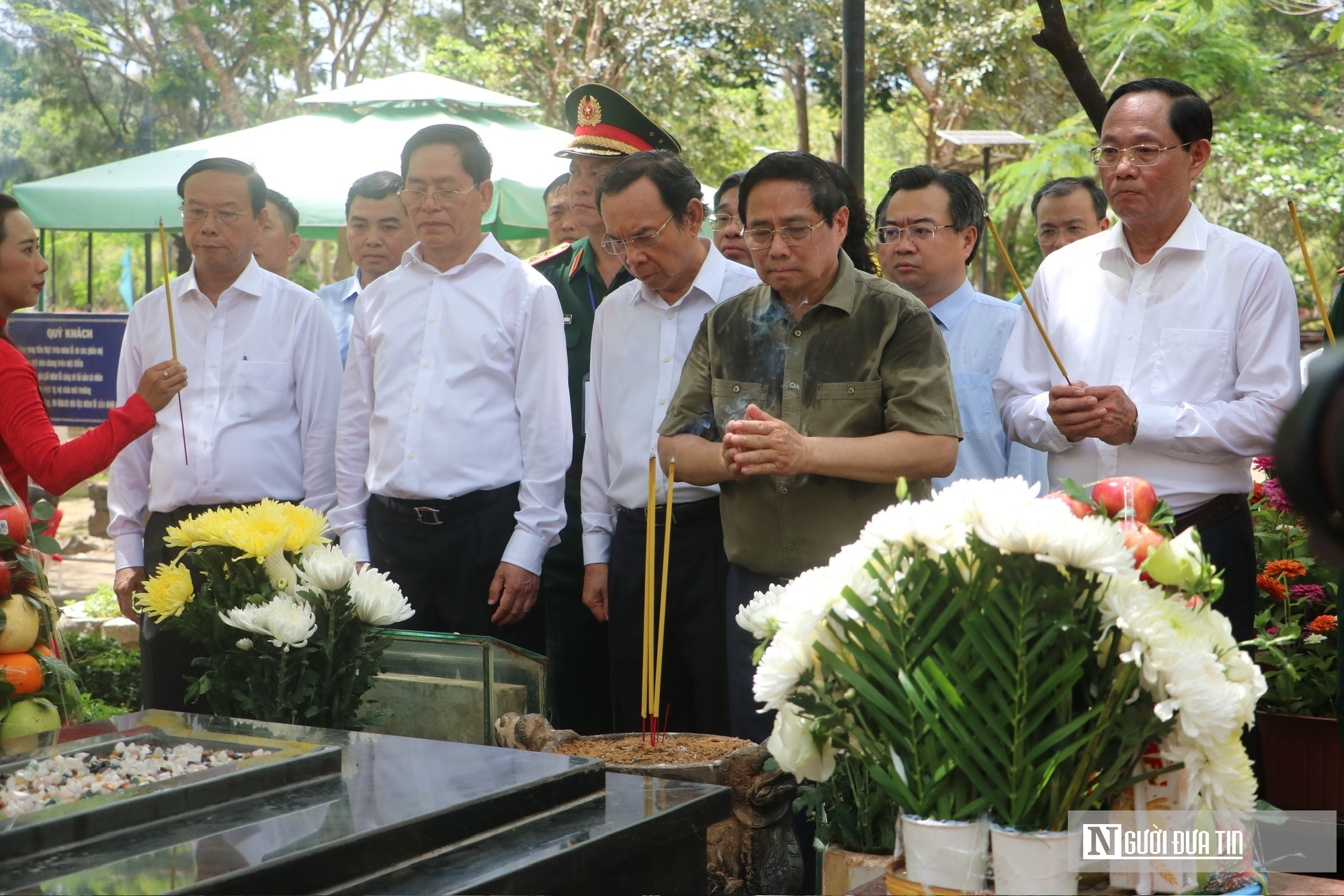 Thủ tướng Phạm Minh Chính tri ân các thế hệ đã hy sinh vì Tổ quốc tại Côn Đảo- Ảnh 4. Thủ tướng Phạm Minh Chính tri ân các thế hệ đã hy sinh vì Tổ quốc tại Côn Đảo- Ảnh 4.