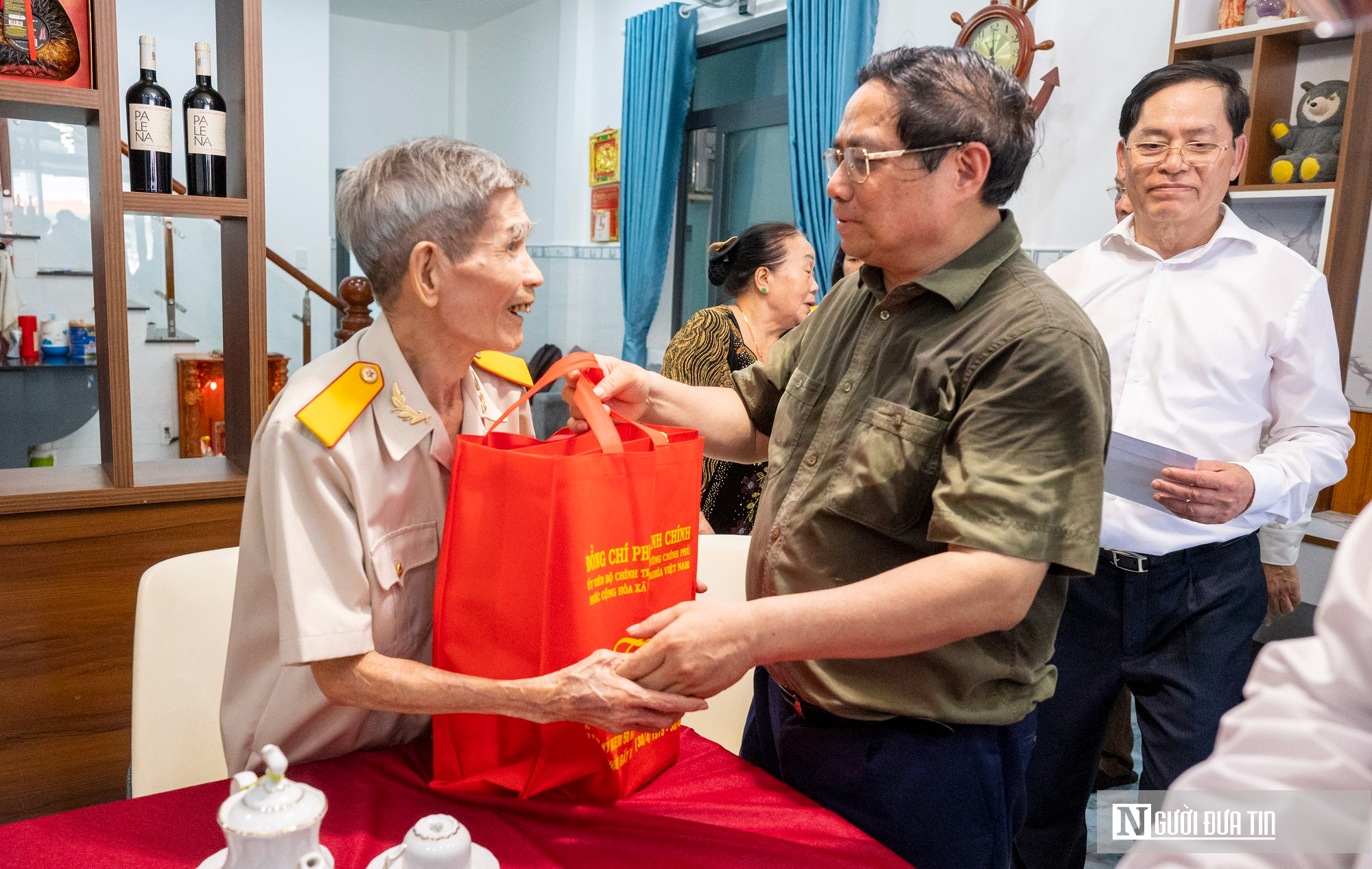 Thủ tướng Phạm Minh Chính tri ân các thế hệ đã hy sinh vì Tổ quốc tại Côn Đảo- Ảnh 5. Thủ tướng Phạm Minh Chính tri ân các thế hệ đã hy sinh vì Tổ quốc tại Côn Đảo- Ảnh 5.