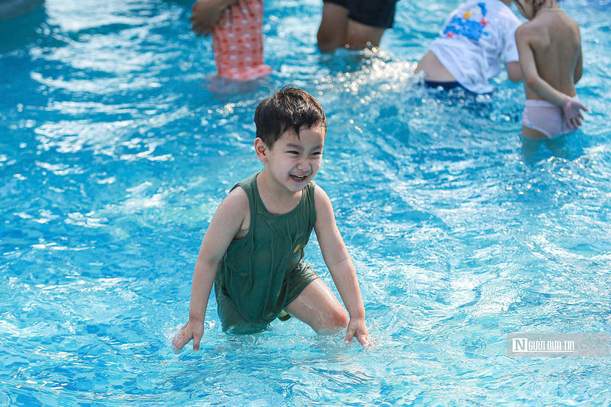 H&agrave;ng ngh&igrave;n người d&acirc;n đổ về c&ocirc;ng vi&ecirc;n nước giải nhiệt dịp nghỉ lễ 30/4 &ndash; 1/5- Ảnh 13.