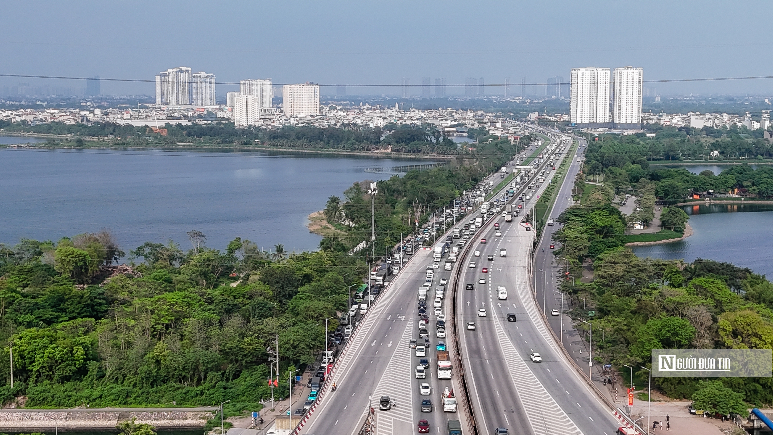 Chưa hết nghỉ lễ, người dân ùn ùn trở lại Hà Nội- Ảnh 7. Chưa hết nghỉ lễ, người dân ùn ùn trở lại Hà Nội- Ảnh 7.