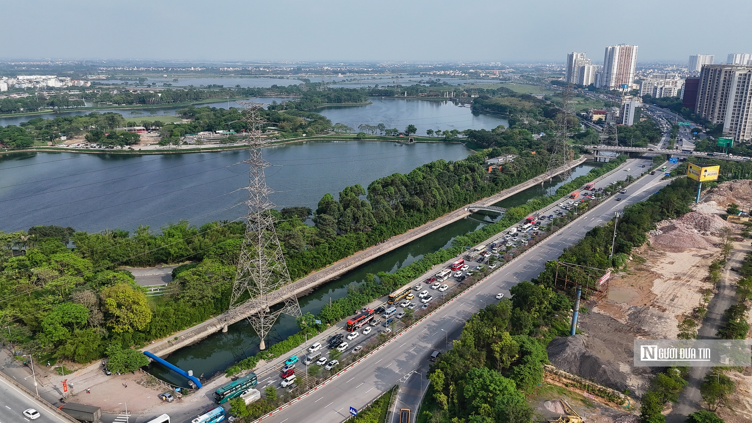 Chưa hết nghỉ lễ, người dân ùn ùn trở lại Hà Nội- Ảnh 5. Chưa hết nghỉ lễ, người dân ùn ùn trở lại Hà Nội- Ảnh 5.