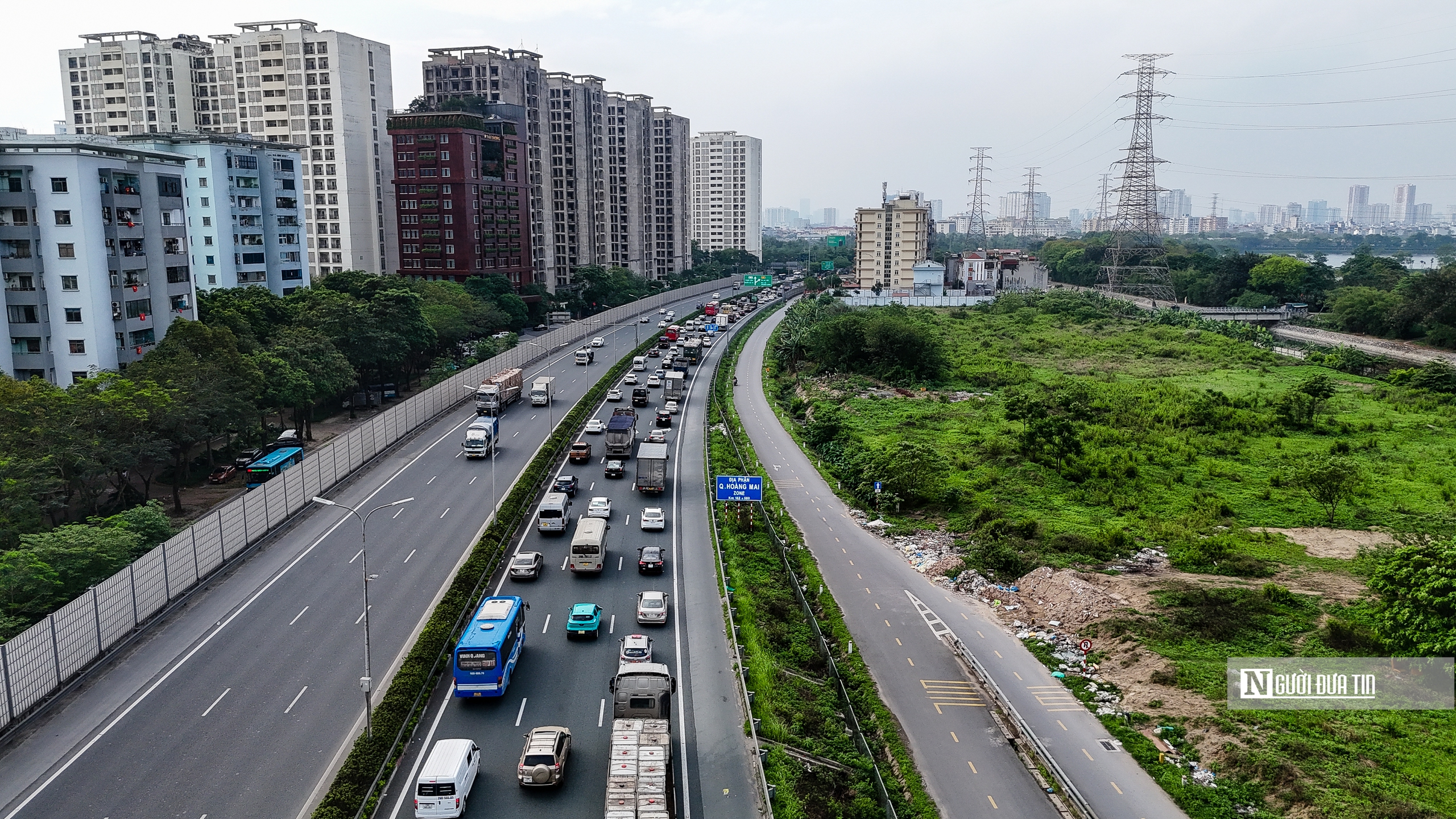 Chưa hết nghỉ lễ, người dân ùn ùn trở lại Hà Nội- Ảnh 2. Chưa hết nghỉ lễ, người dân ùn ùn trở lại Hà Nội- Ảnh 2.