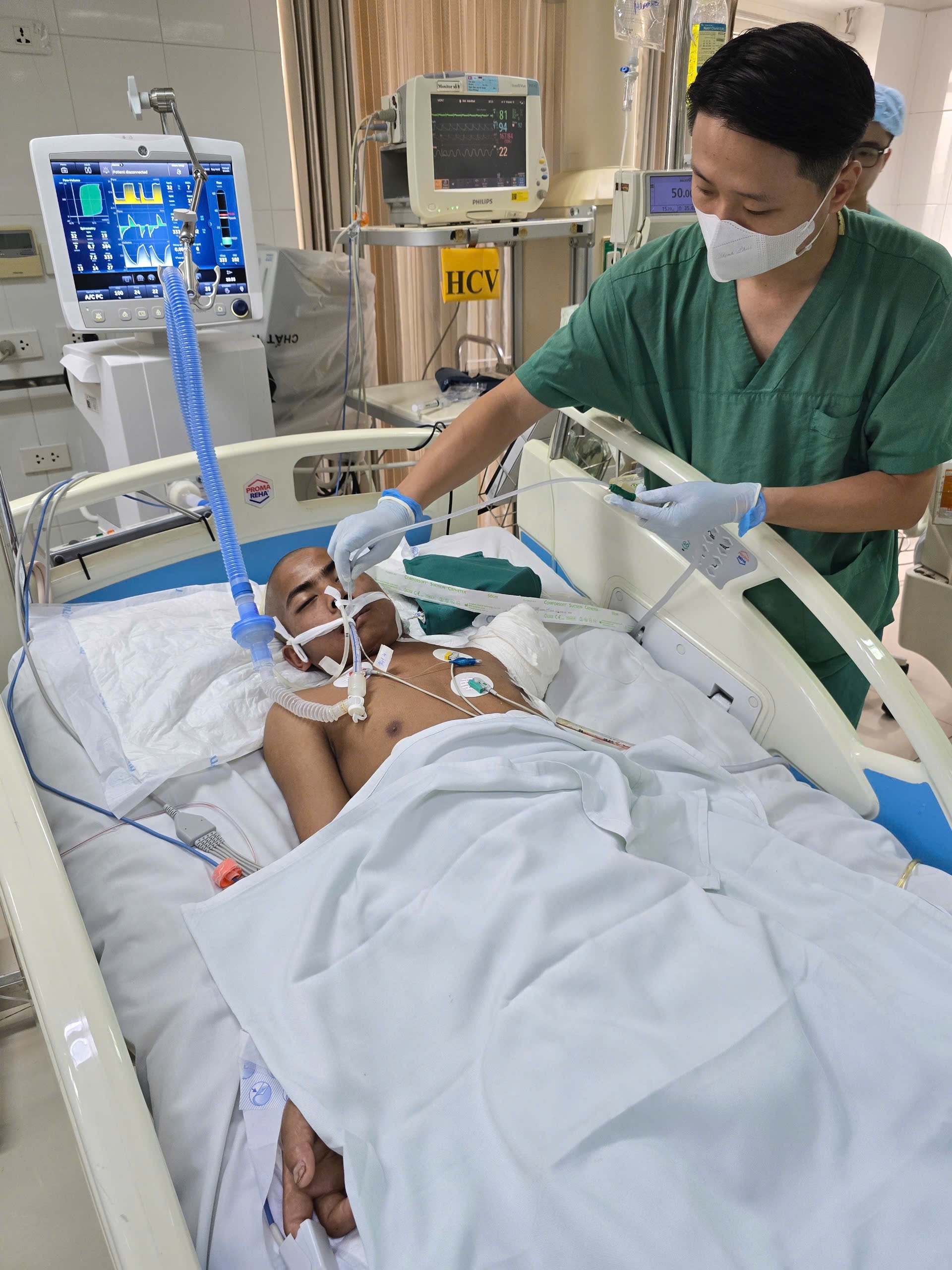 Chàng trai Khơ Mú thoát khỏi "lưỡi hái tử thần" sau tai nạn giao thông nghiêm trọng- Ảnh 1. Chàng trai Khơ Mú thoát khỏi "lưỡi hái tử thần" sau tai nạn giao thông nghiêm trọng- Ảnh 1.
