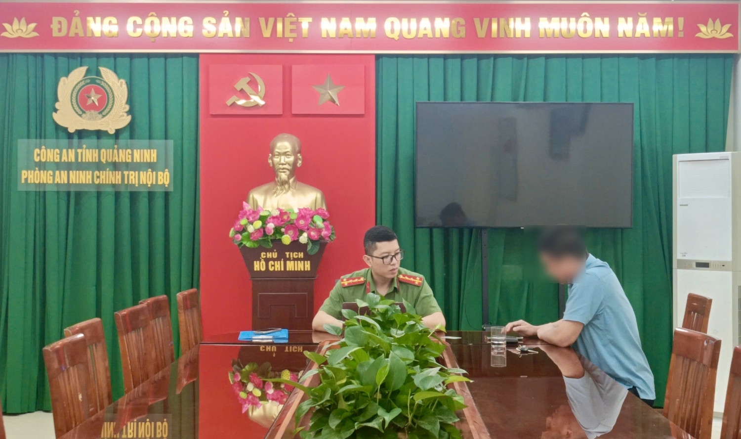 Triệu tập người đàn ông đăng thông tin xuyên tạc liên quan lễ diễu binh- Ảnh 1. Triệu tập người đàn ông đăng thông tin xuyên tạc liên quan lễ diễu binh- Ảnh 1.