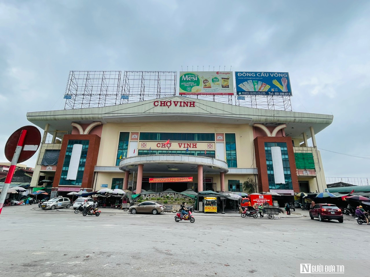 Hé lộ nguyên nhân khiến hàng loạt ki ốt chợ lớn nhất Nghệ An bất ngờ đóng cửa- Ảnh 1. Hé lộ nguyên nhân khiến hàng loạt ki ốt chợ lớn nhất Nghệ An bất ngờ đóng cửa- Ảnh 1.