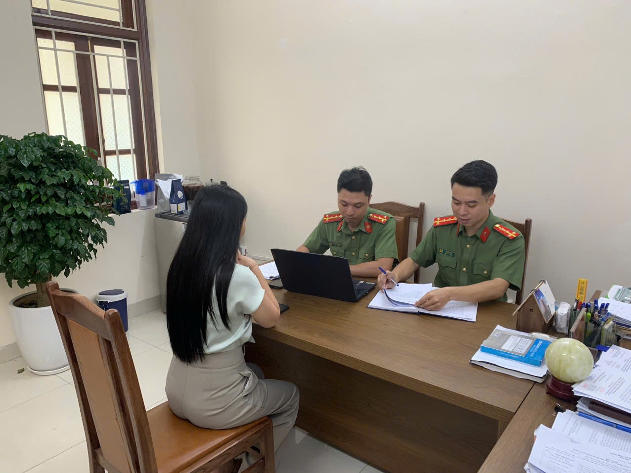 Xử phạt 3 cá nhân đăng thông tin sai sự thật về Bệnh viện Bạch Mai- Ảnh 1. Xử phạt 3 cá nhân đăng thông tin sai sự thật về Bệnh viện Bạch Mai- Ảnh 1.
