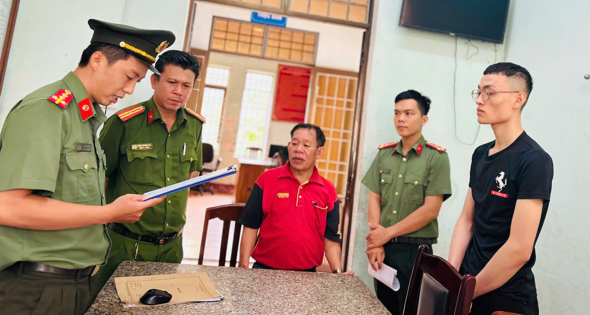 Bình Định:Khởi tố đối tượng rủ bạn qua Campuchia "làm việc"- Ảnh 1.