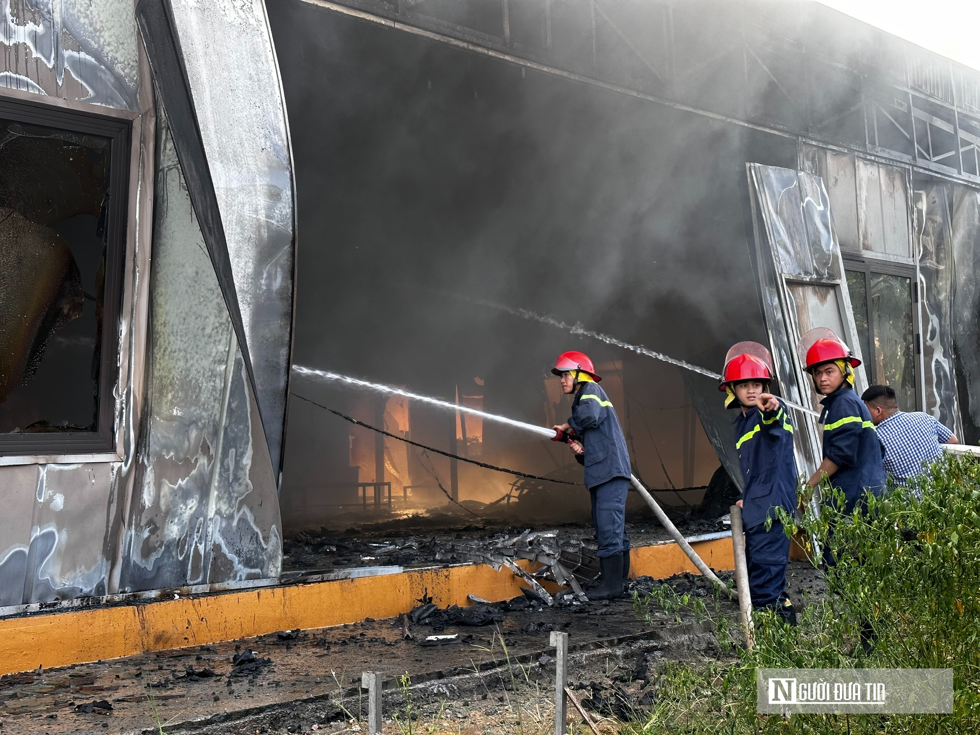 Hà Tĩnh: Cháy lớn trong nhà ăn của trường học- Ảnh 6. Hà Tĩnh: Cháy lớn trong nhà ăn của trường học- Ảnh 6.