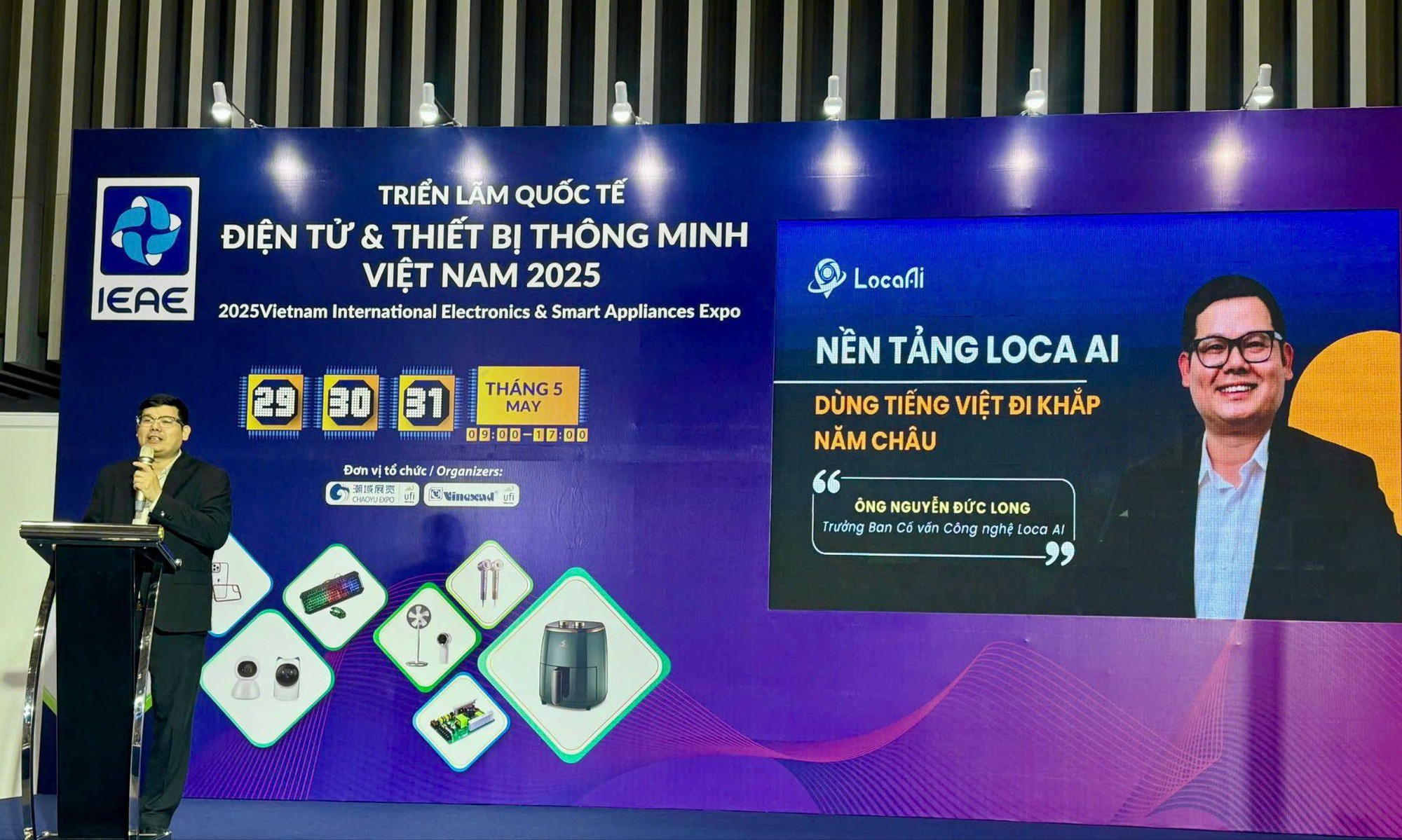 LocaAI “bùng nổ” tai IEAE 2025 với nền tảng & thiết bị dịch thuật hoá giải mọi rào cản ngôn ngữ- Ảnh 2. LocaAI “bùng nổ” tai IEAE 2025 với nền tảng & thiết bị dịch thuật hoá giải mọi rào cản ngôn ngữ- Ảnh 2.