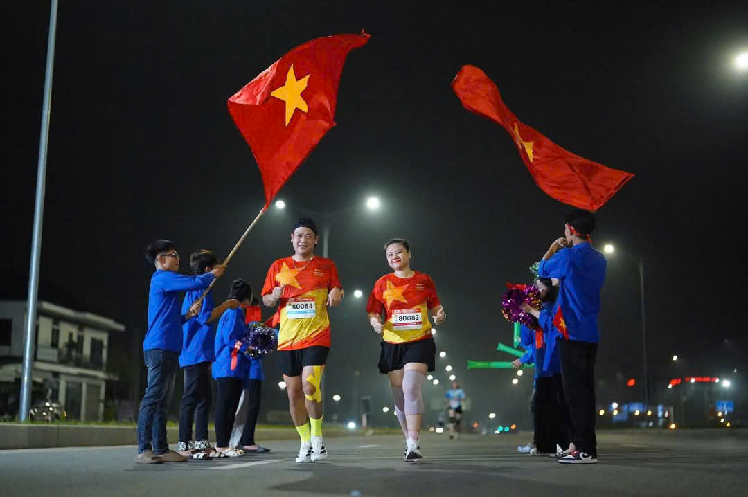 Những hình ảnh đẹp giải chạy “Hành trình theo chân Bác - Vì an ninh Tổ quốc” 2025- Ảnh 2. Những hình ảnh đẹp giải chạy “Hành trình theo chân Bác - Vì an ninh Tổ quốc” 2025- Ảnh 2.